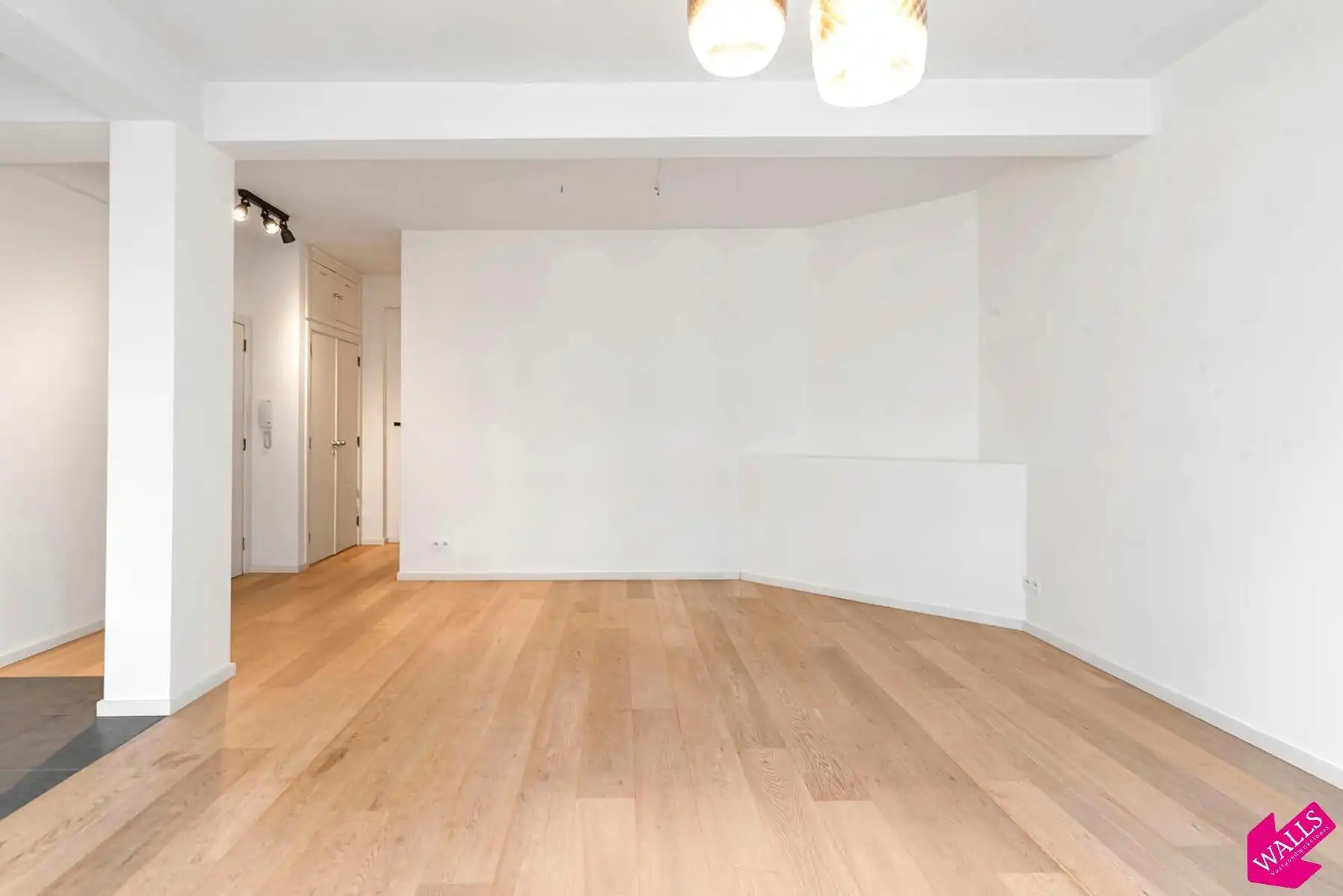 Prachtig gerenoveerd, ruim 1 slaapkamer appartement foto 3