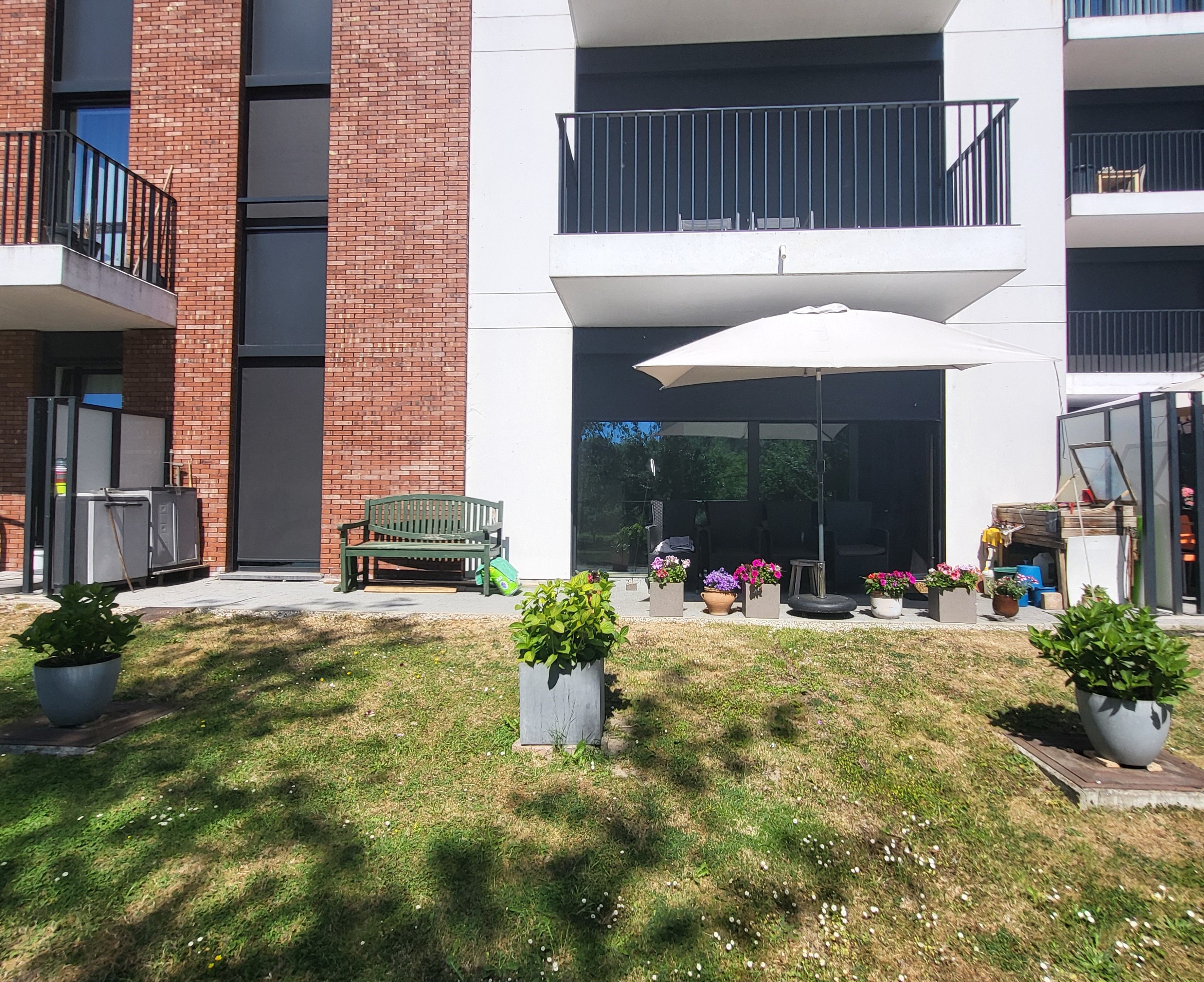 Prachtige assistentiewoning van 70m² met zonnig terras en gemeenschappelijke tuin, veel lichtinval! Ideale investering, verhuurd aan 26,21€/ dag.  foto 7