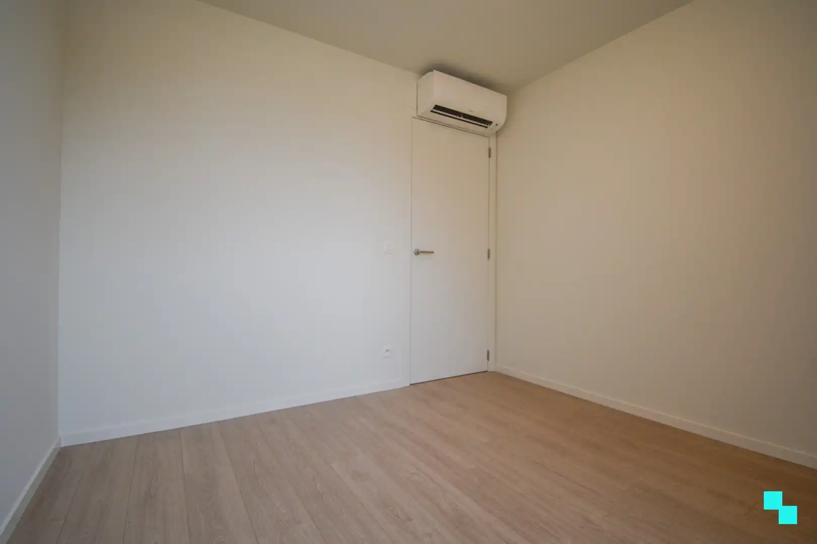 Volledig afgewerkte nieuwbouwwoning met carport te Sleihage foto 16