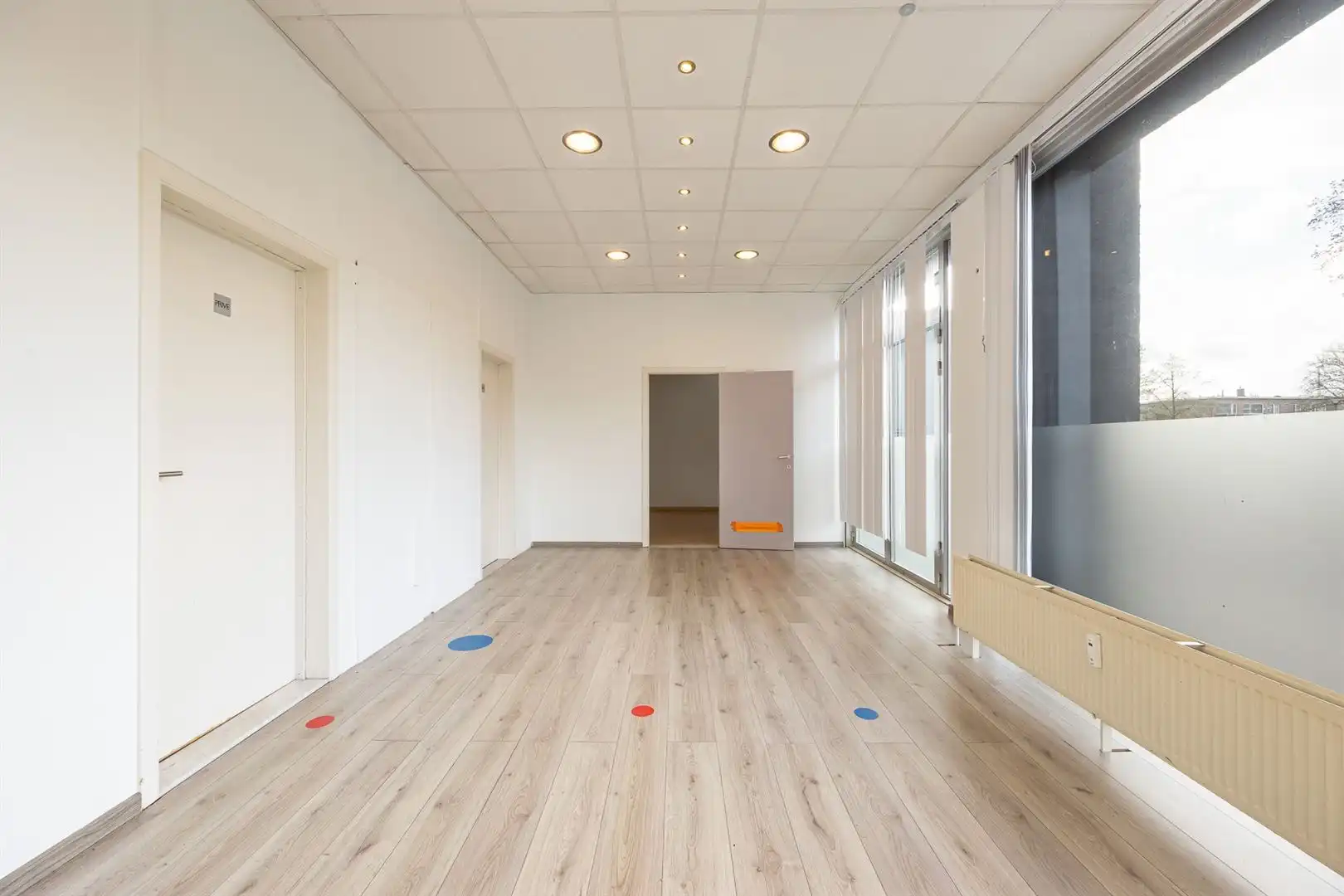 Veelzijdige commerciële ruimte met privé parkeerplaatsen  foto 20