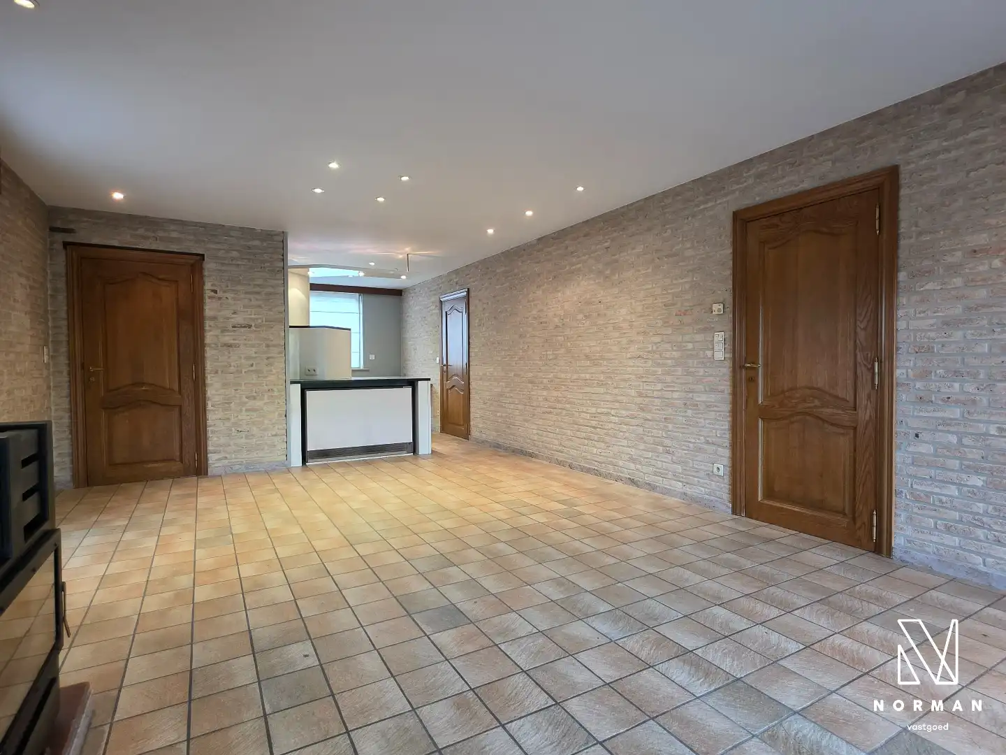 Ruime woning met inpandige garage en 3 slks op een prachtig perceel van 1218 m². foto 5