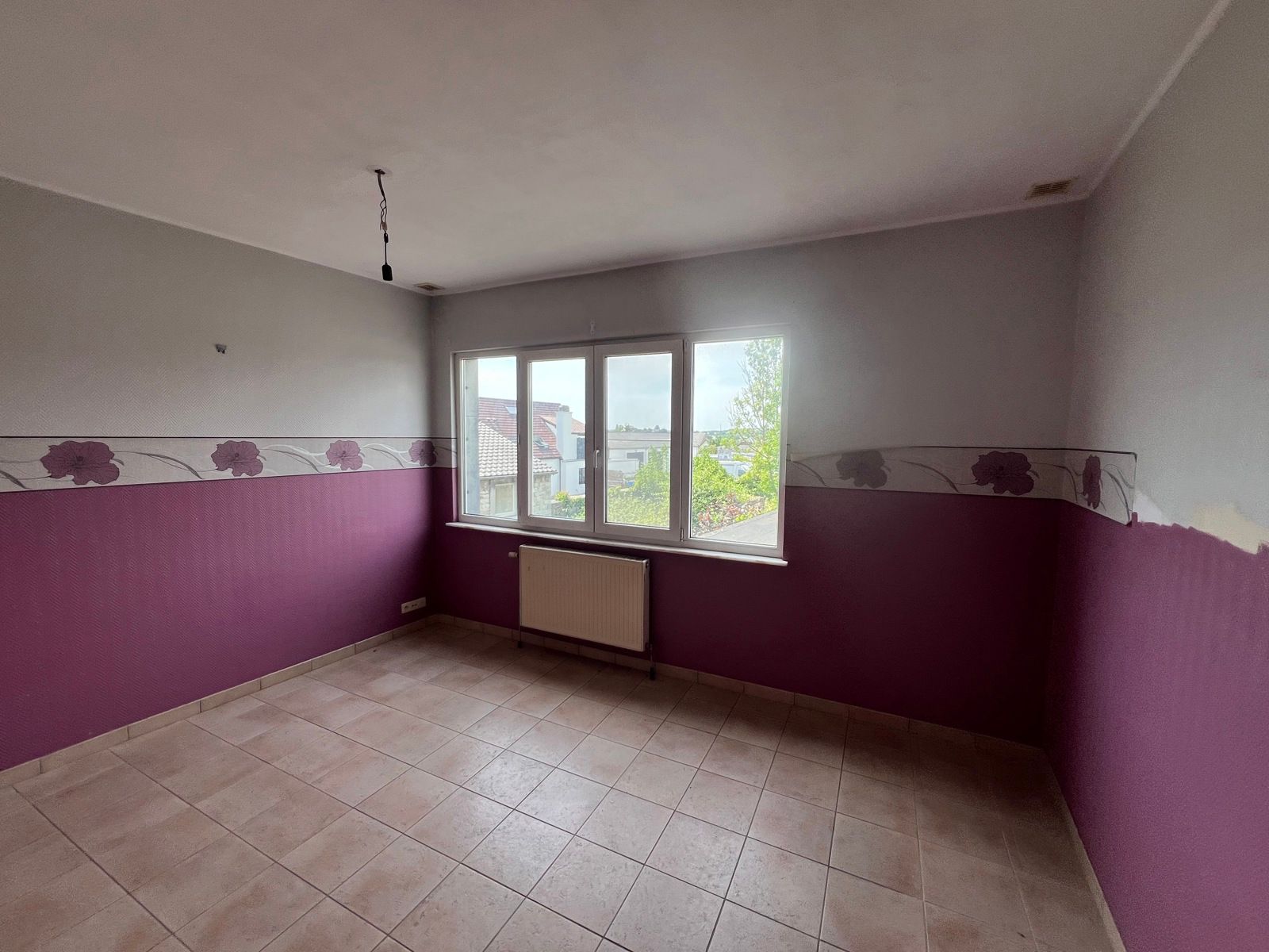 Opbrengsteigendom: Handelsgelijkvloers + 2 appartementen te koop te Bouge. foto 9