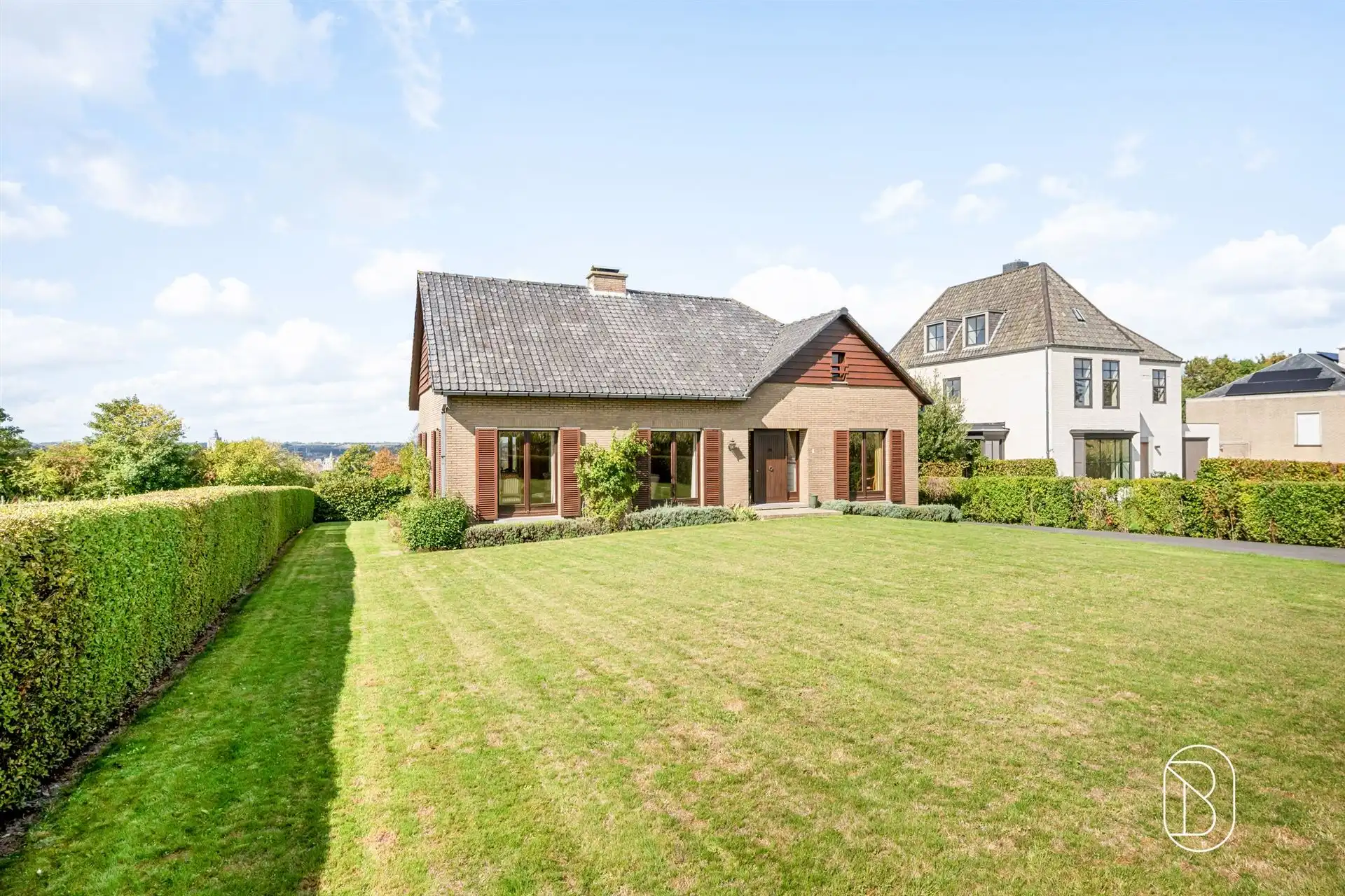 Degelijke villa met prachtig open zicht. foto 4
