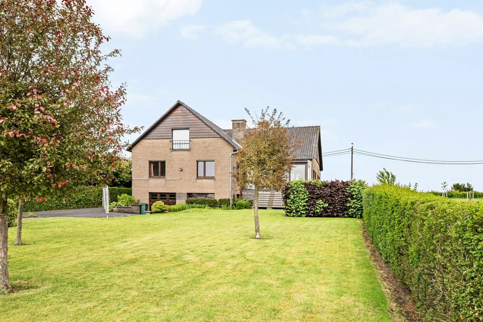 Degelijke villa met prachtig open zicht. foto 4