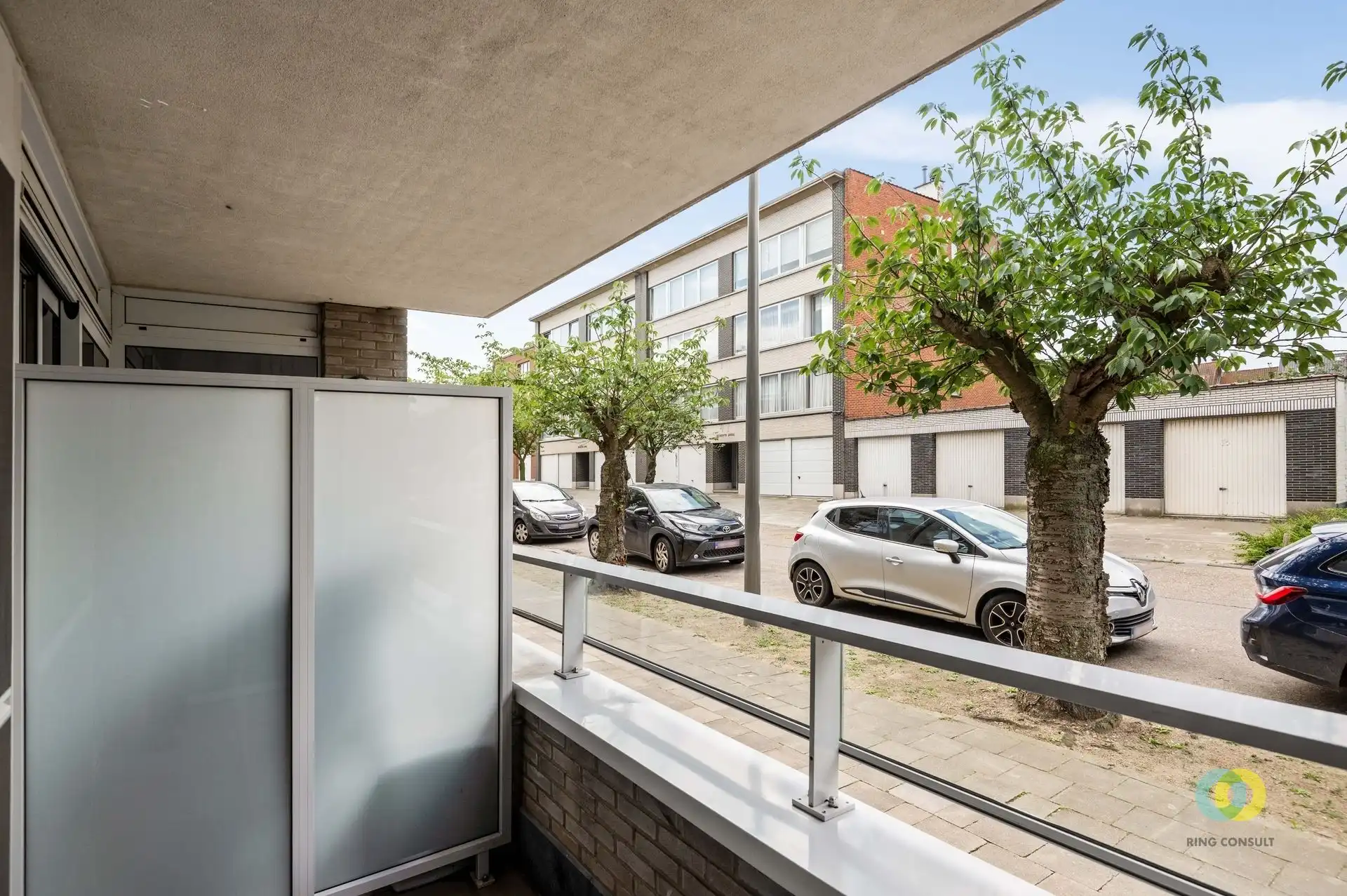 Recent gelijkvloers appartement met terras en parkeerplaats foto 4