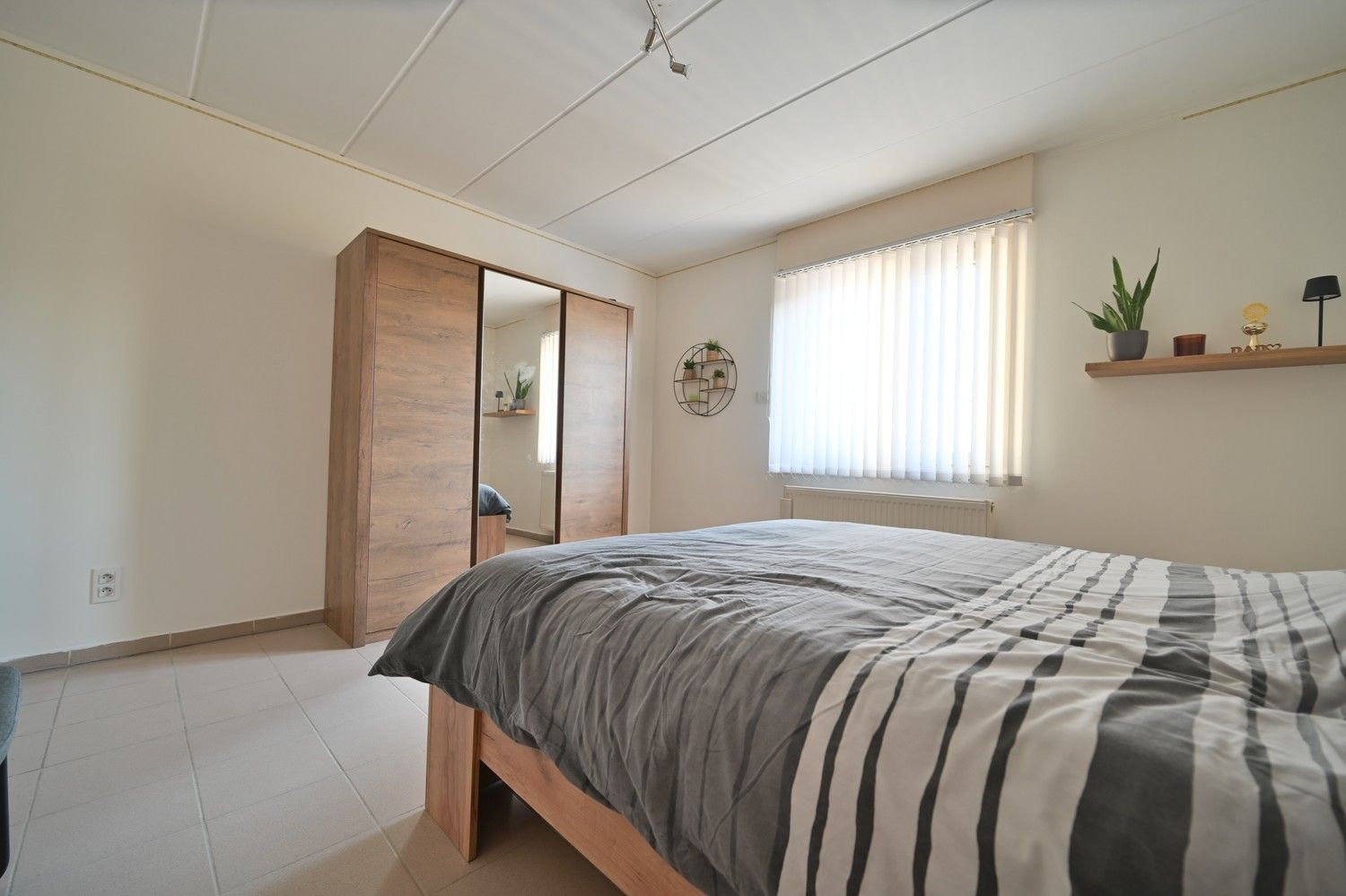 Royaal gelijkvloersappartement met 2 slaapkamers en inpandige garage, nabij het centrum van Lanaken foto 10