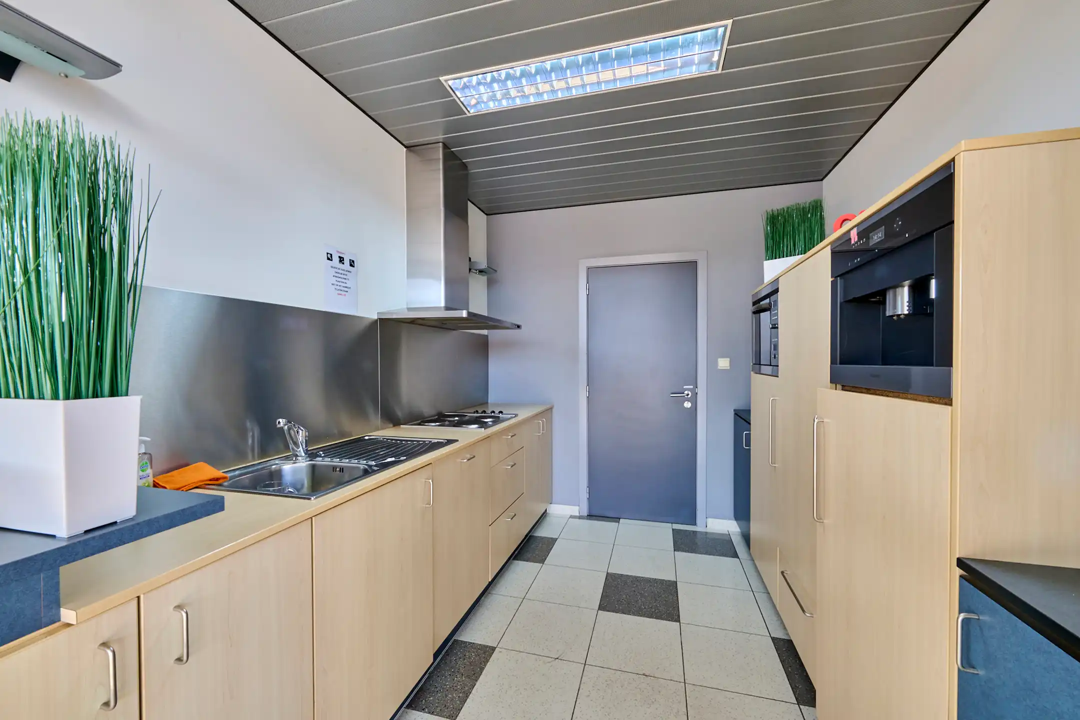 Te koop: commercieel gebouw in Maasmechelen foto 9