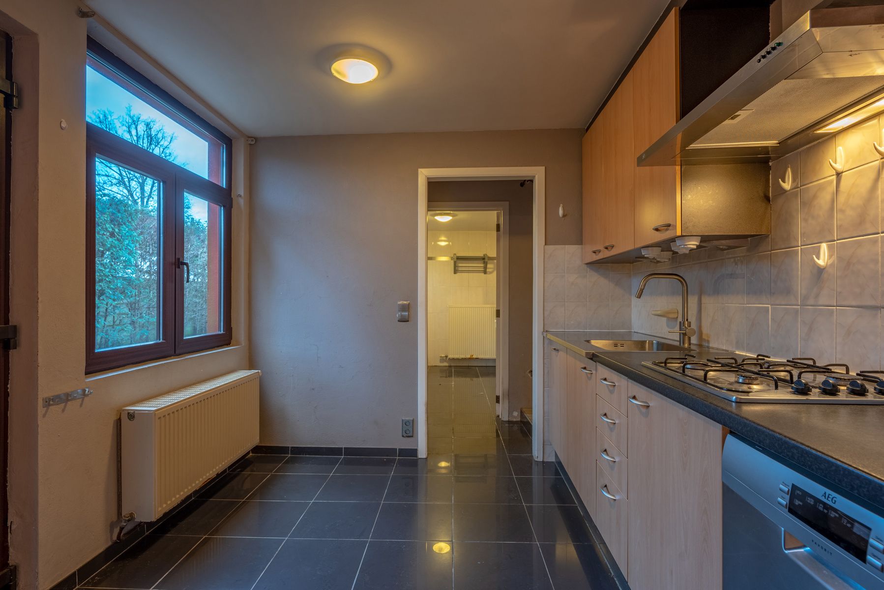 Te renoveren woning met 2 slaapkamers, ruime oprit en tuin! foto 10