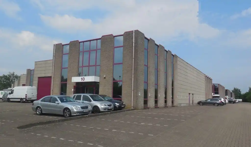 Magazijn met kantoren te huur langsheen A12  te Schelle foto 2