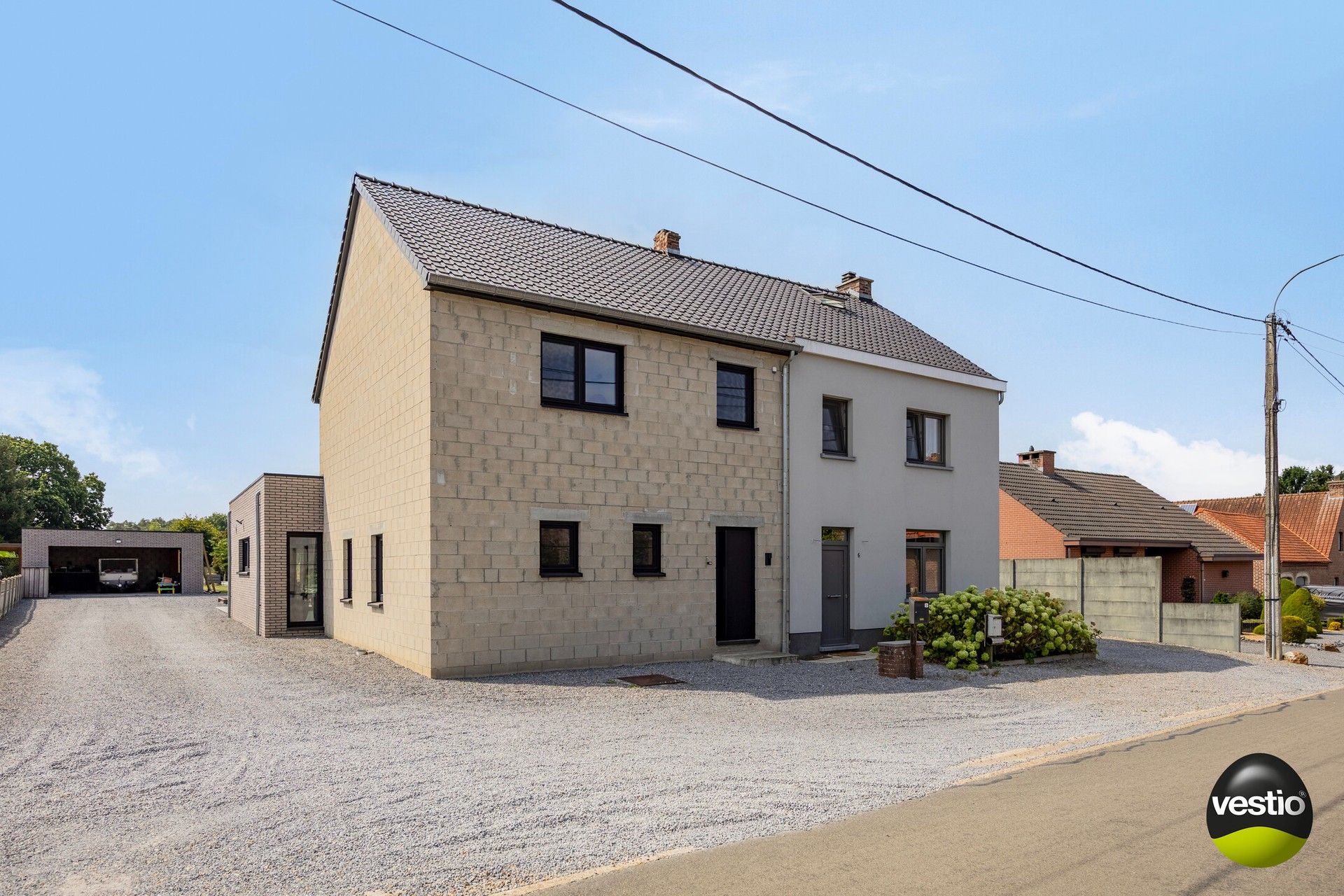 GERENOVEERDE, ENERGIEZUINIGE WONING OP RUSTIGE LOCATIE foto 2