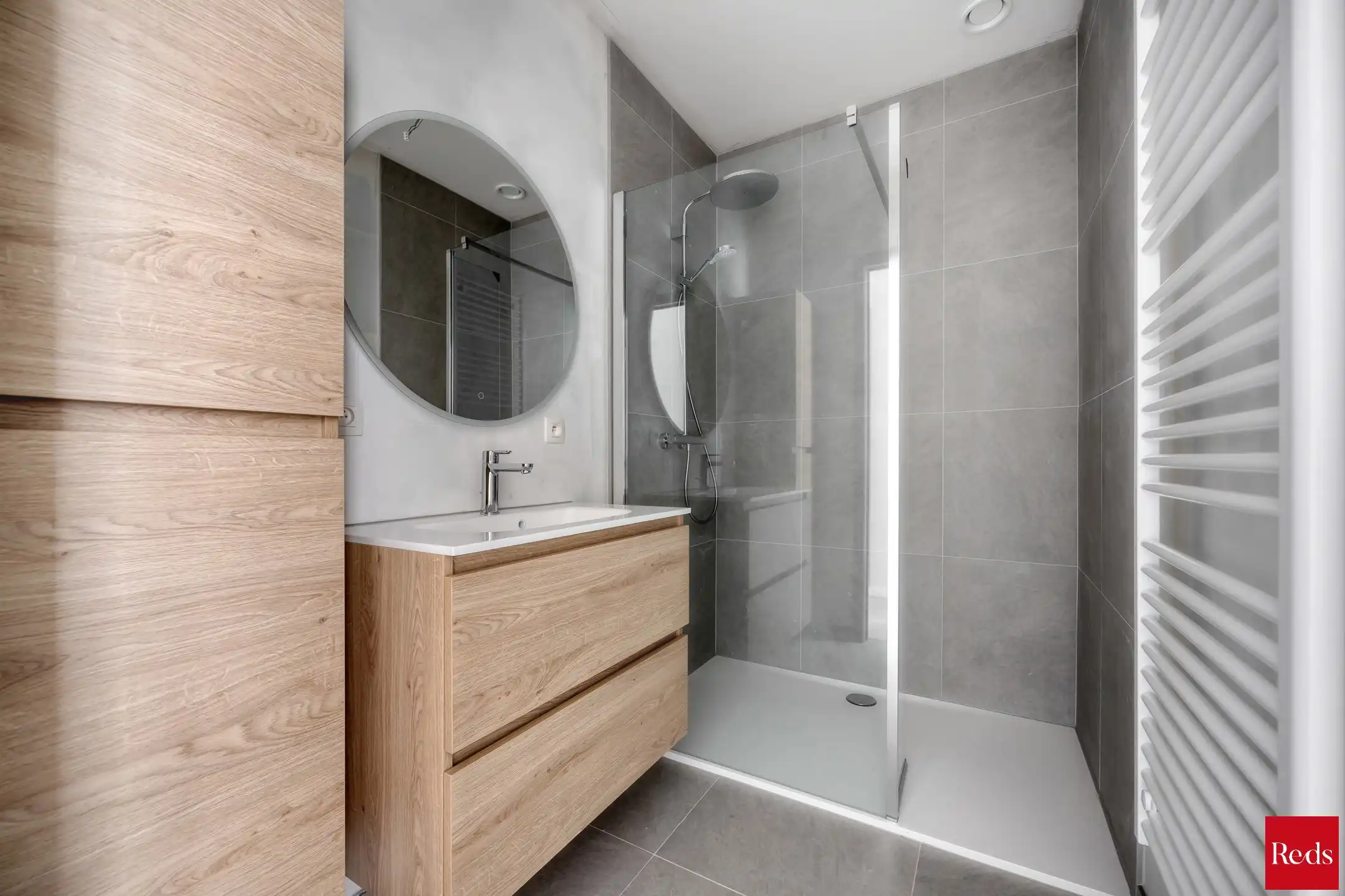 Stijlvol gelijkvloers appartement met tuin foto 10