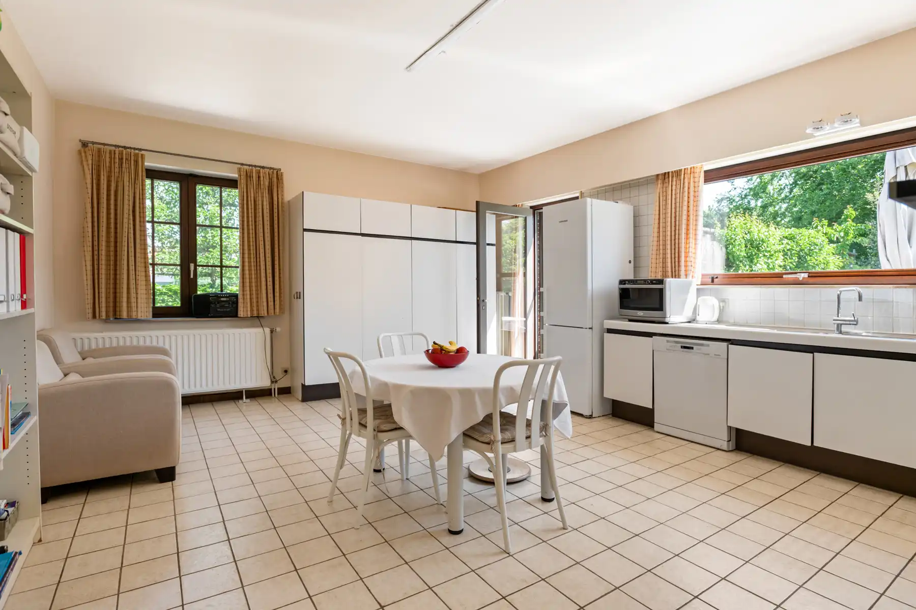 Ruime villa met praktijkruimte in rustige doodlopende straat. foto 14