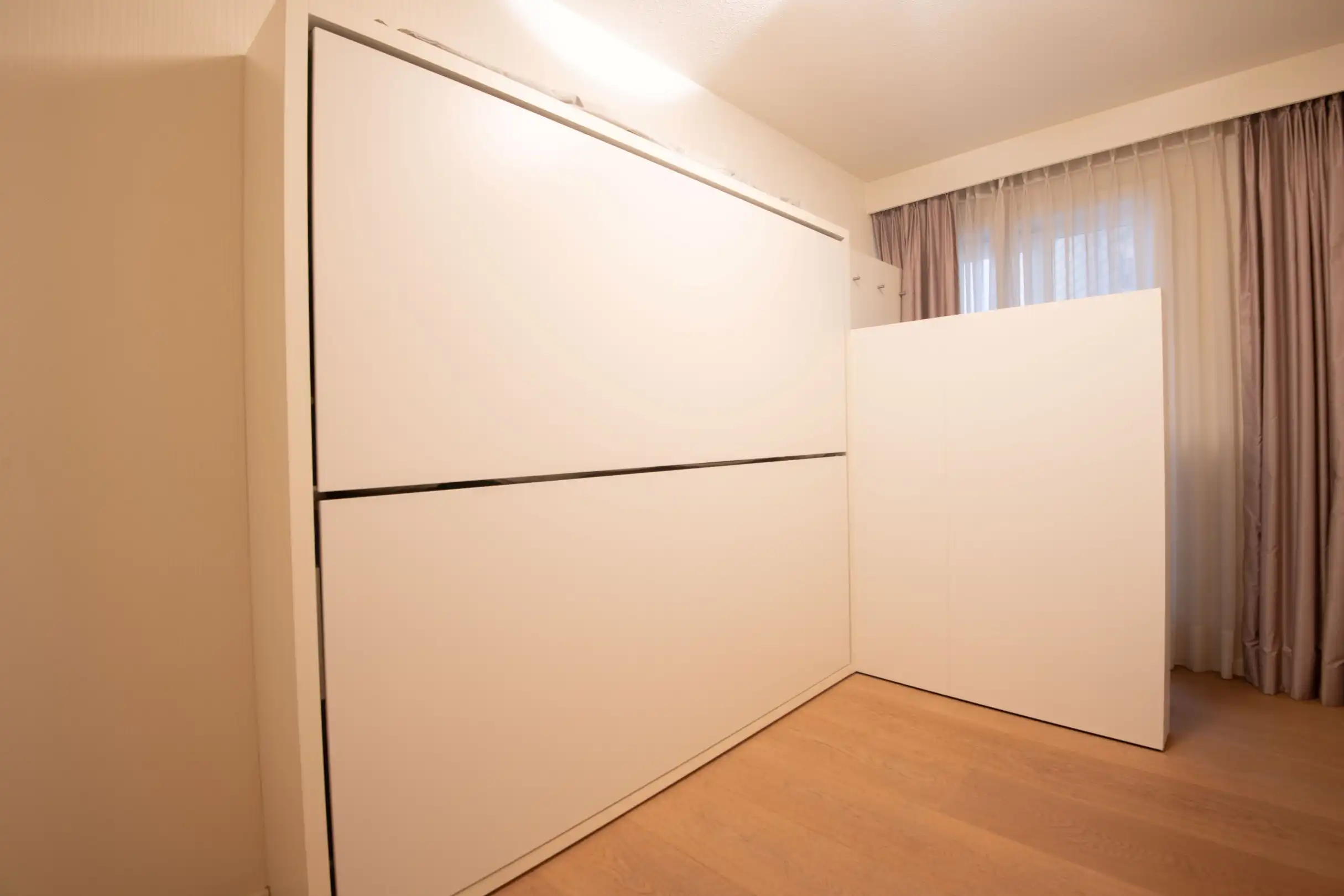 Mooi afgewerkt, gemeubeld zuidgericht app. met open zicht gelegen op de Kustlaan aan het Driehoeksplein incl. ruime box in het Yzerpark.  foto 11