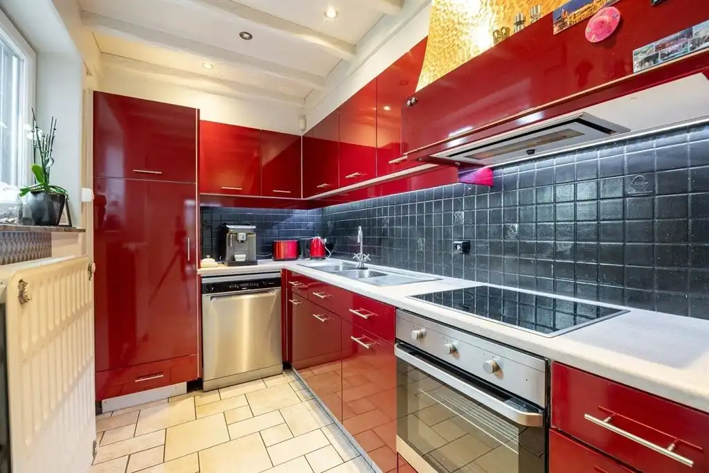 Woning met grote tuin op centrale locatie foto 10