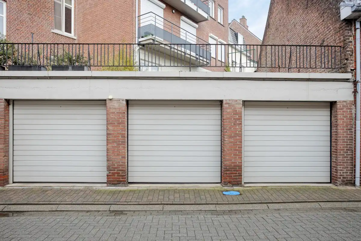 Ruim appartement met 3 slaapkamers, kelderberging en garagebox aan de rand van het centrum foto 17