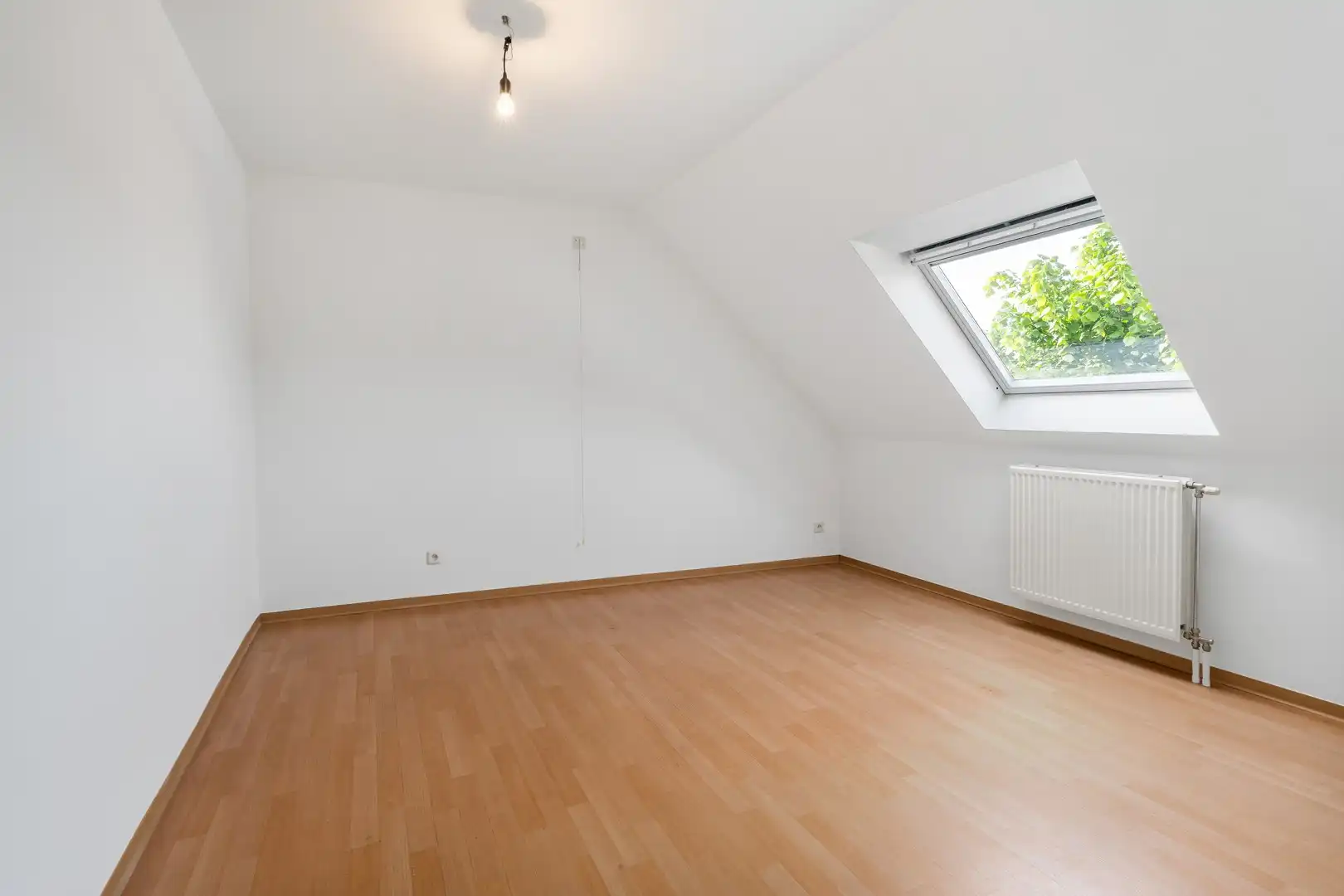 Instapklaar appartement met garagebox aan de markt van Olsene foto 12