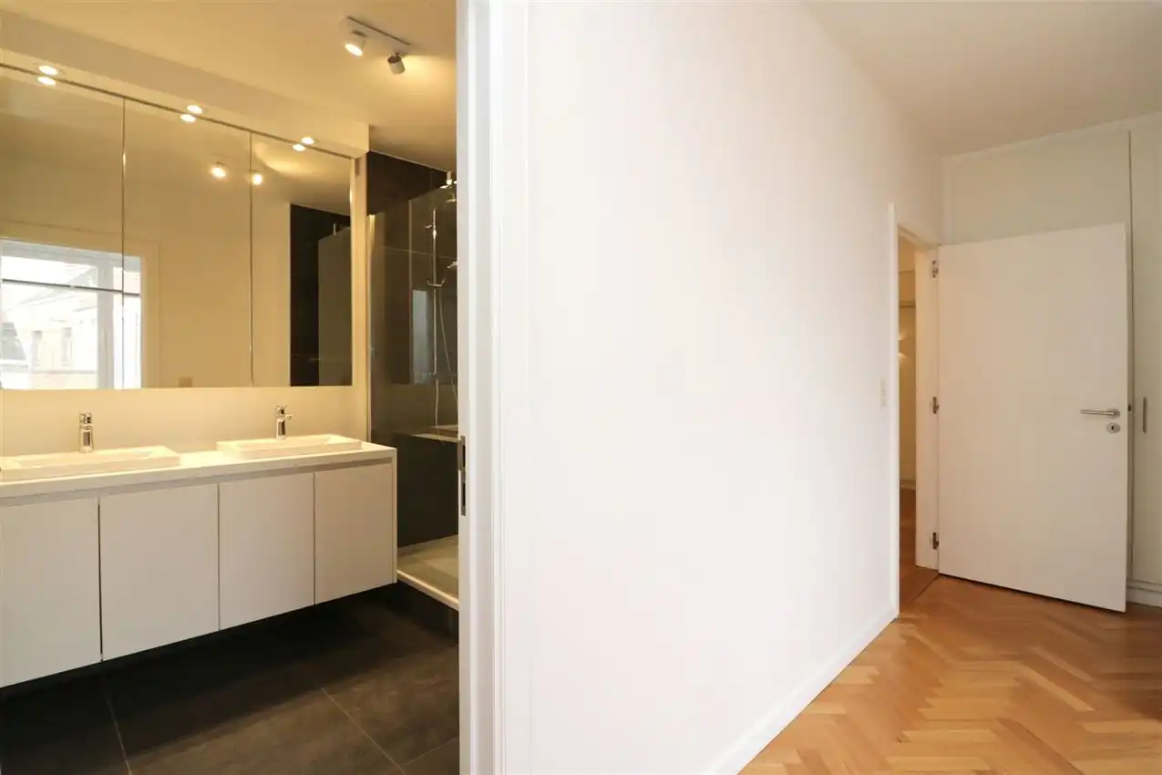 Stijlvol en instapklaar wonen met zicht op warandepark foto 30