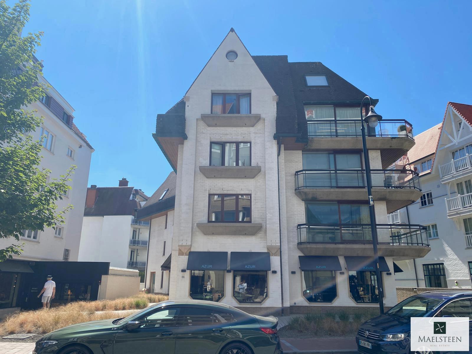 Zeer ruim appartement vlakbij het Albertplein in Het Zoute foto 1