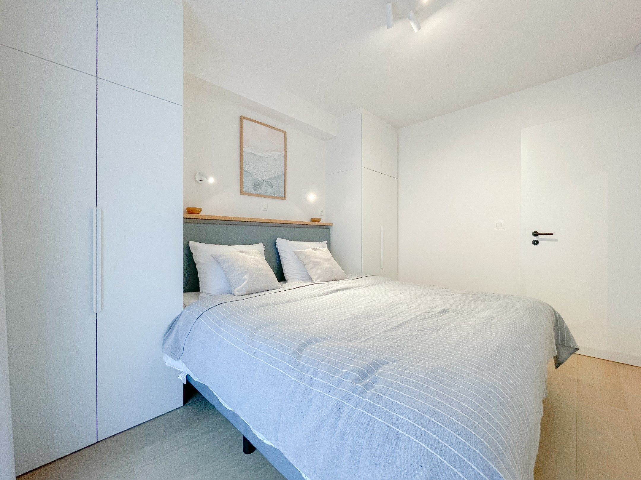 Tijdloos volledig gerenoveerd appartement gelegen nabij het Driehoeksplein en de Zeedijk. foto 10