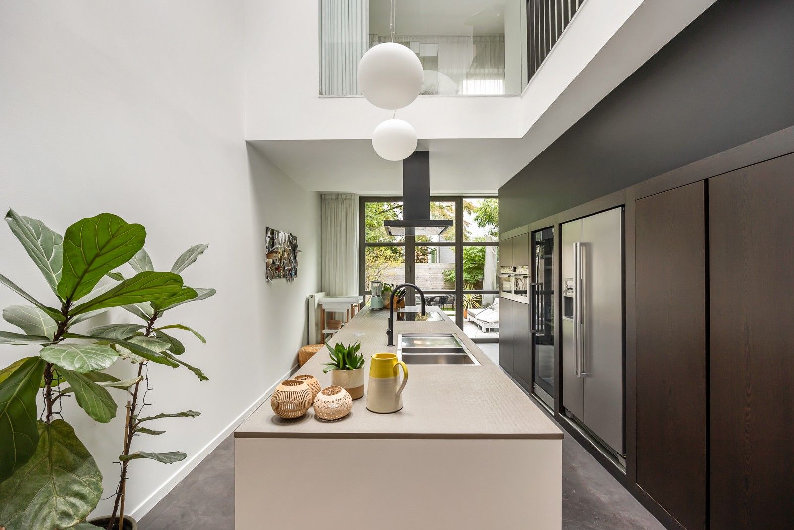 Prachtige hedendaagse herenwoning in de geliefde wijk Pulhof in Berchem foto {{pictureIndex}}