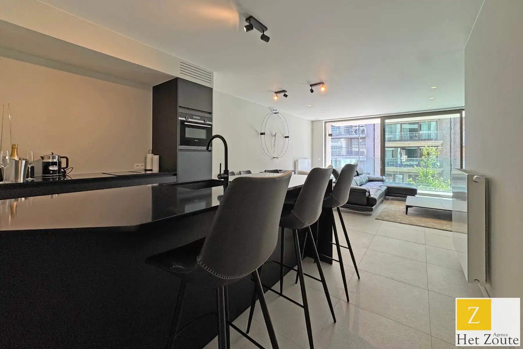 Appartement op toplocatie met aangenaam terras foto 6