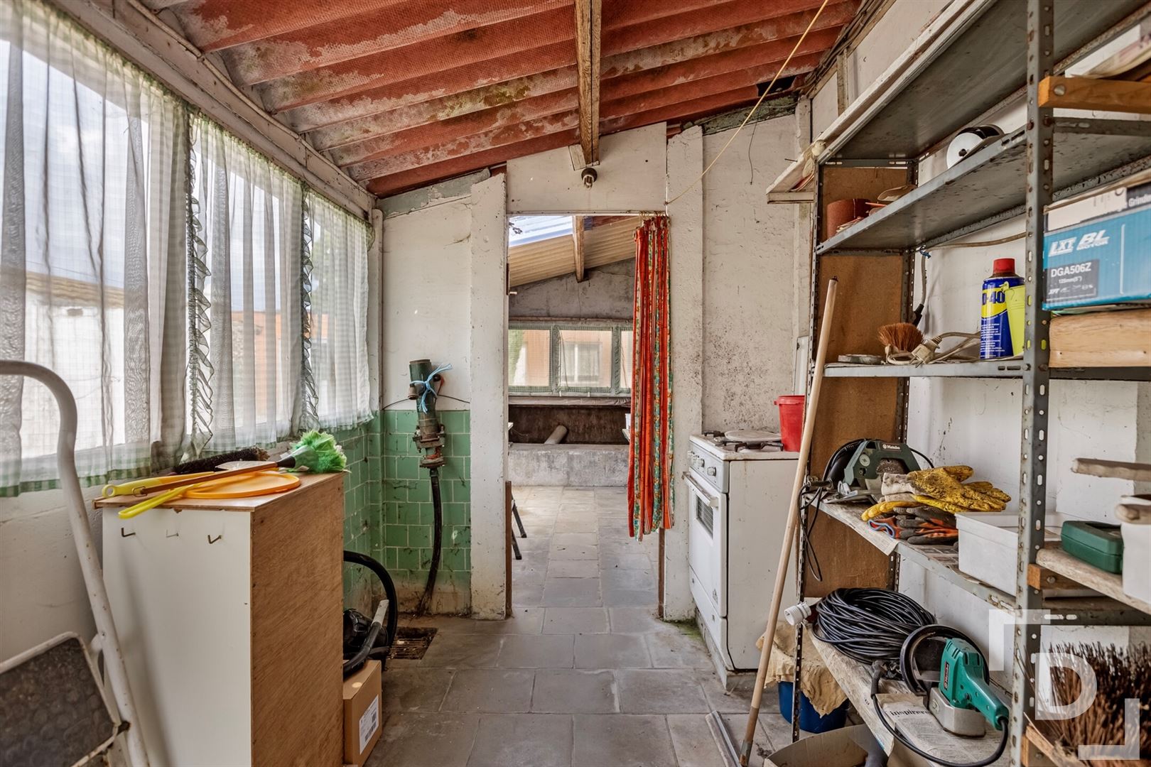 Te renoveren woning met uitweg te koop! foto 30