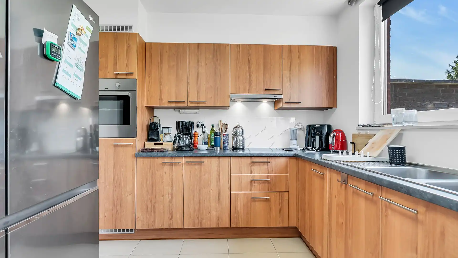 Ruim en instapklaar appartement met 3 slpkrs vlakbij Genk centrum foto 5