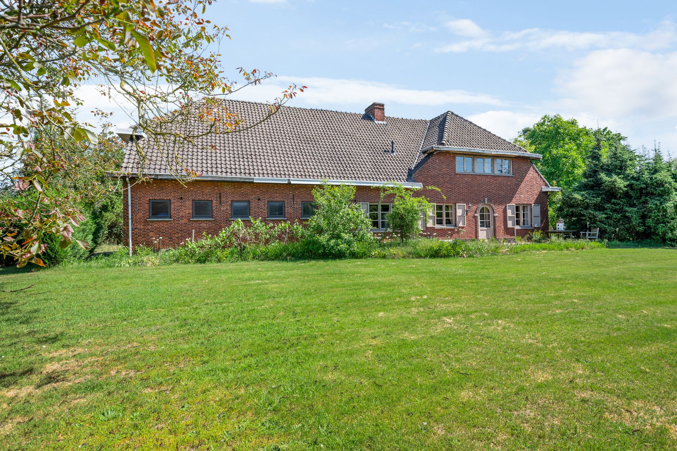 Riante hoeve met bijgebouw foto 6