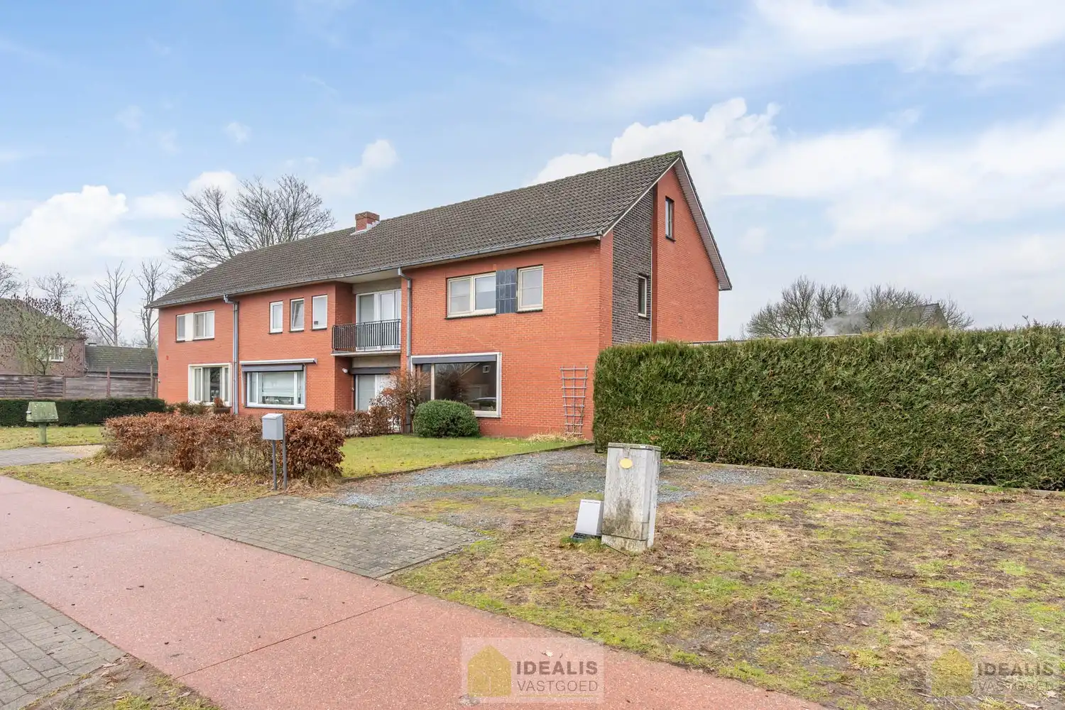 AANGENAME GEZINSWONING MET 3 SLAAPKAMERS OP GEGEERDE LOCATIE IN HARTJE ACHEL foto {{pictureIndex}}