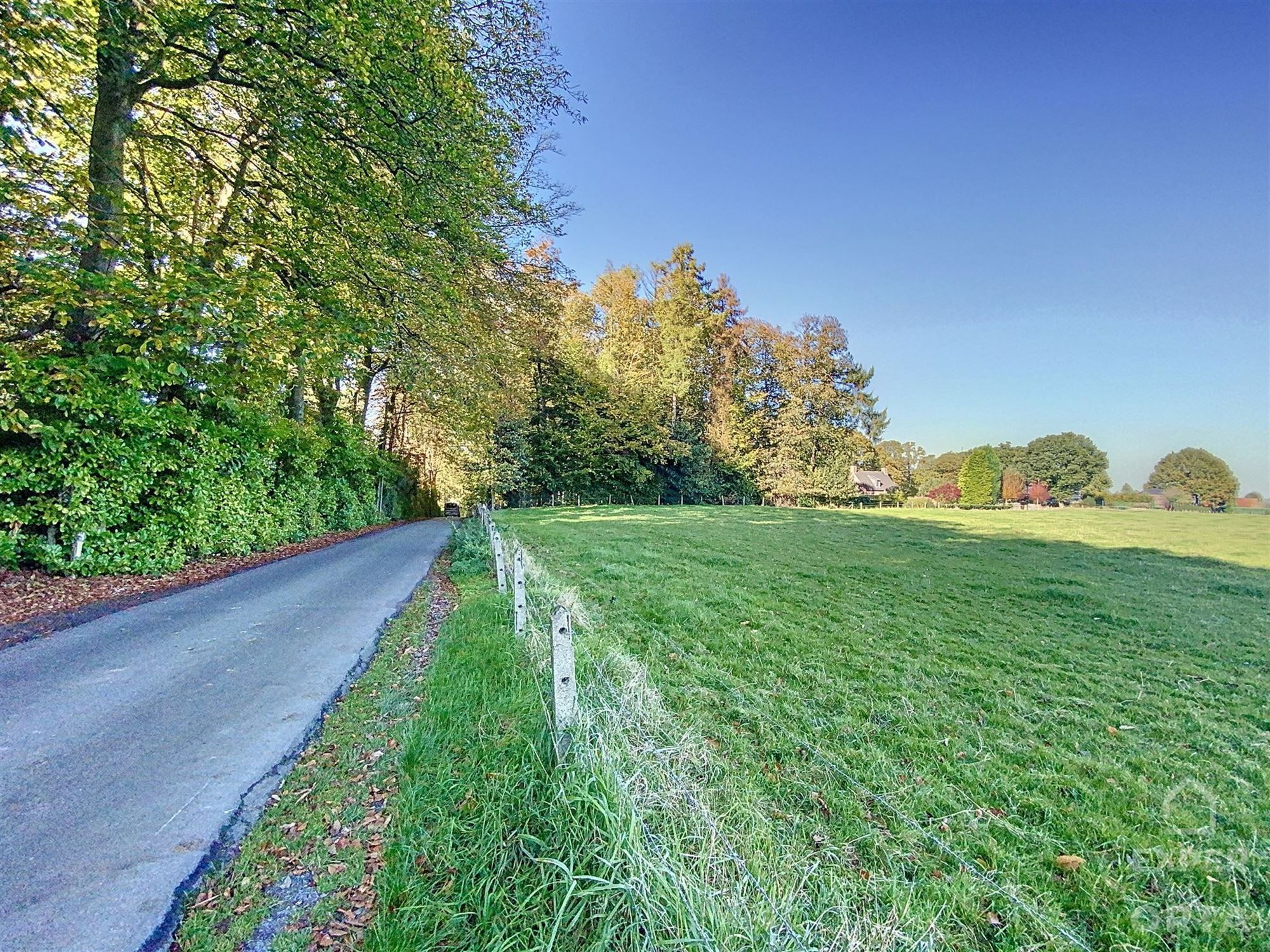 Te koop: Prachtig gelegen stuk grond gelegen in woongebied met landelijk karakter bestemd voor open bebouwing foto 9