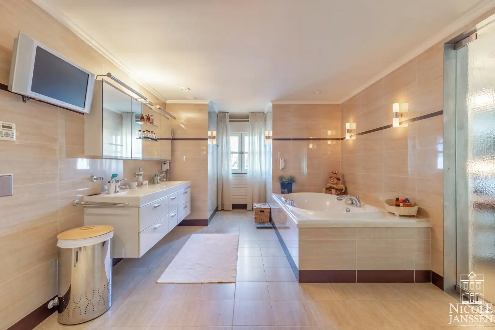 Royale villa in residentiële buurt  foto 16