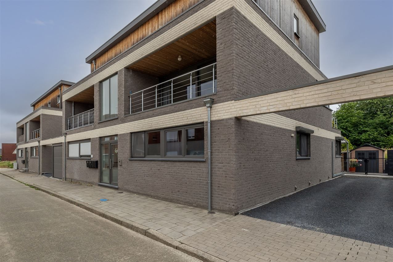 Glv.100m² met 2slk, 3 parkings en tuin foto 2