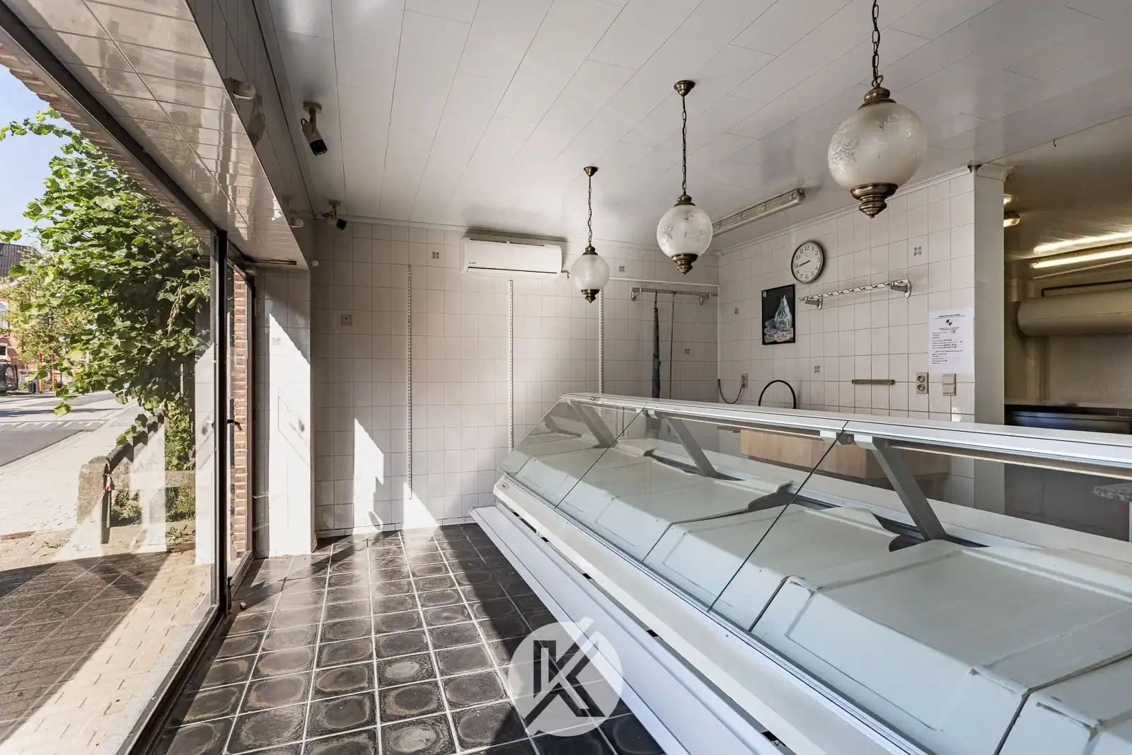 Veelzijdige eigendom met handelsruimte en bel-etagewoning foto 6