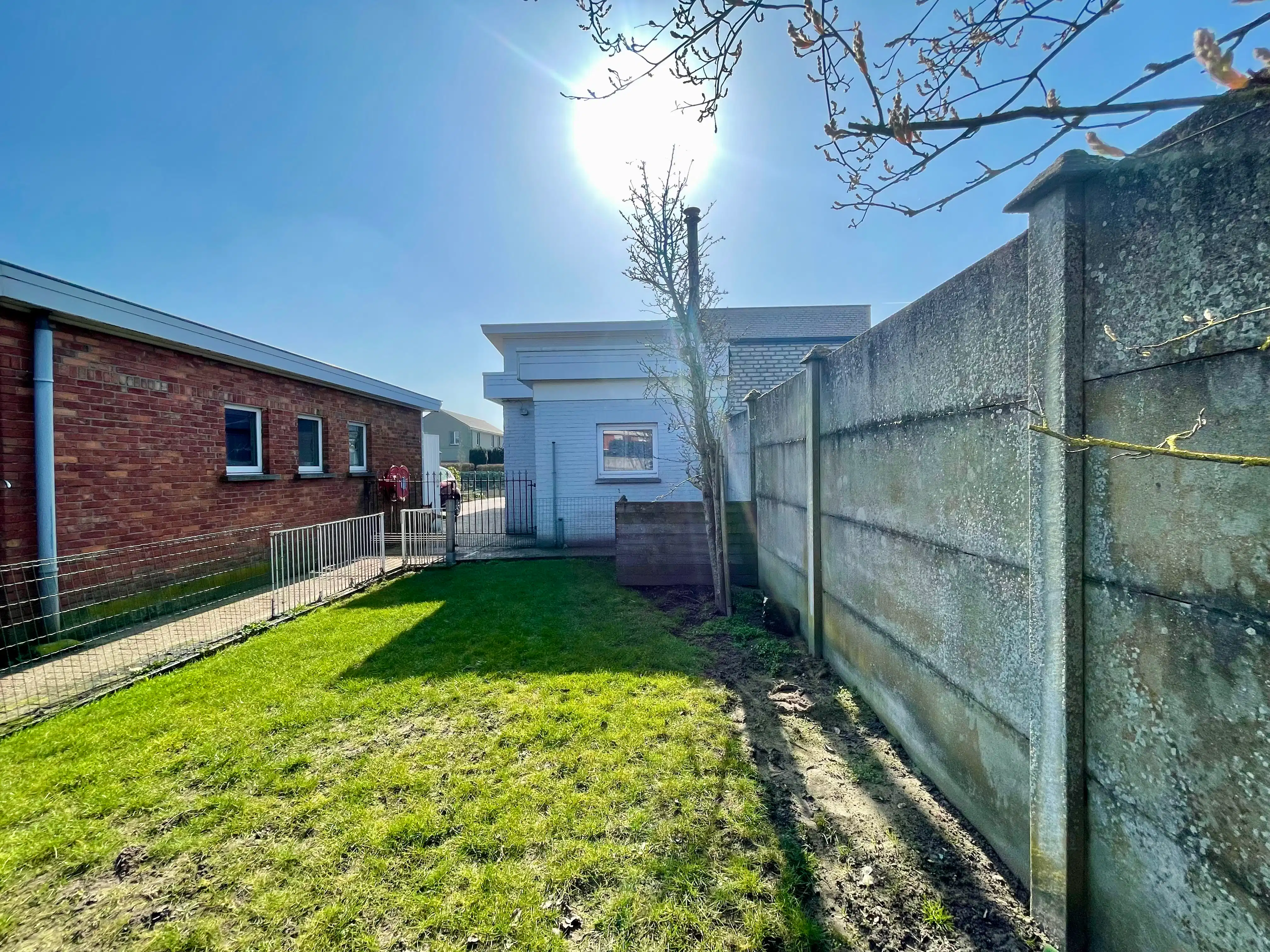 Ruime halfopen bebouwing met 3 slaapkamers, tuin en garage foto 16