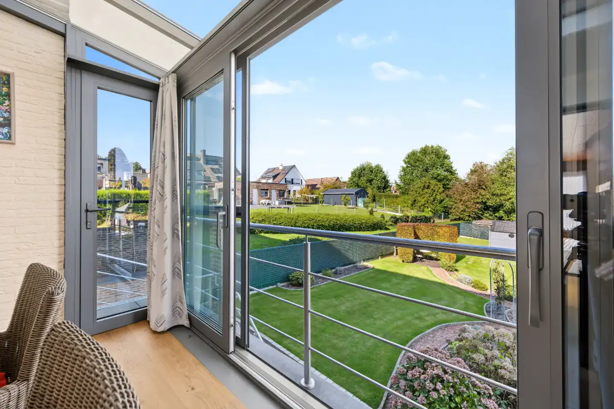 Ruime gezinswoning met 265 m² woonoppervlakte, dubbele garage en prachtige tuin foto 9