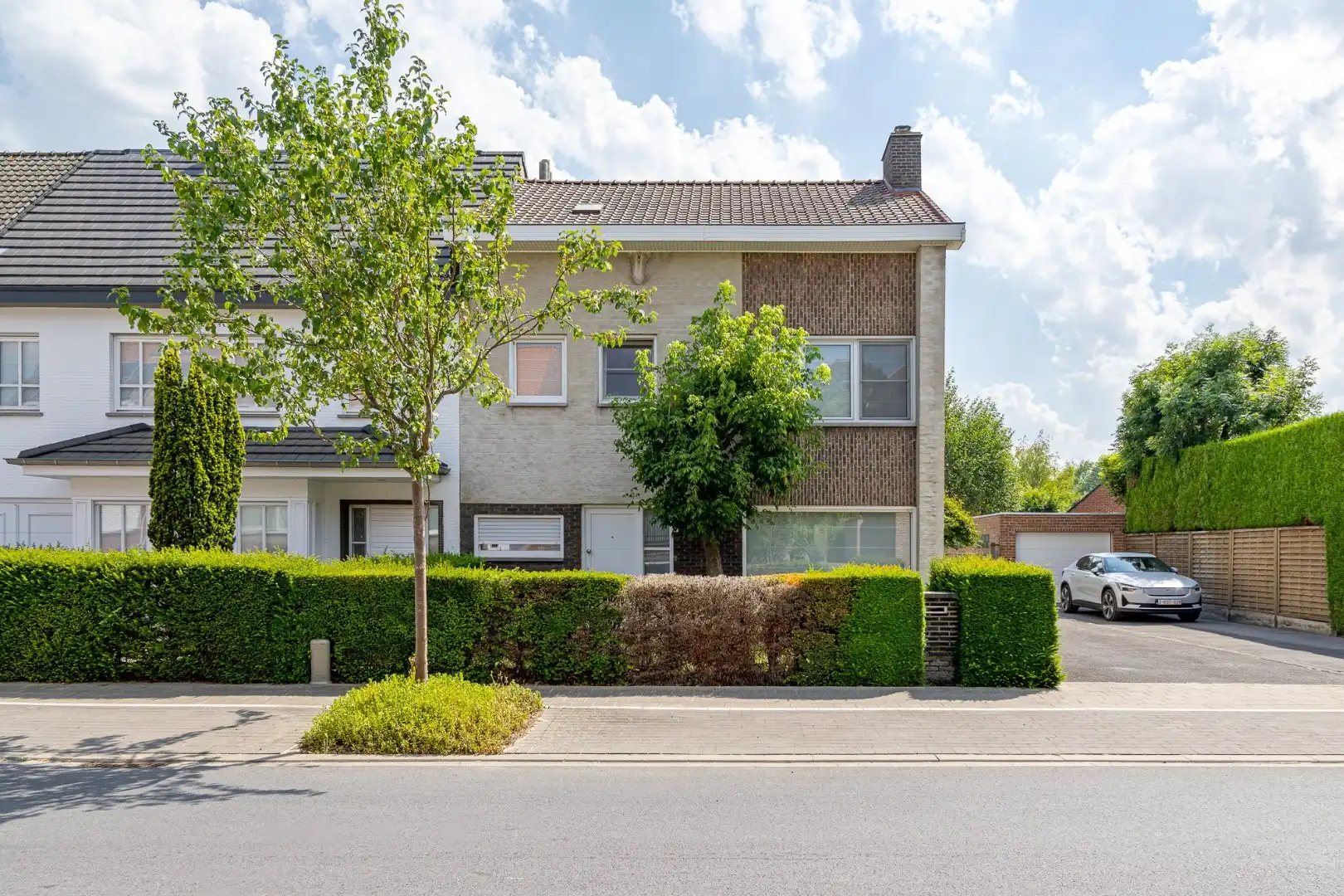 Hoofdfoto van de publicatie: Ruime halfopen woning met 3 slaapkamers, garage en zuidgerichte tuin in Kuurne