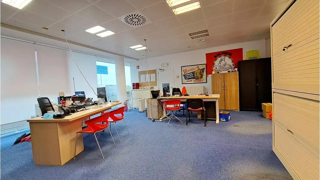 Ruime kantoor- of handelsruimte te huur in Zeebrugge foto 4