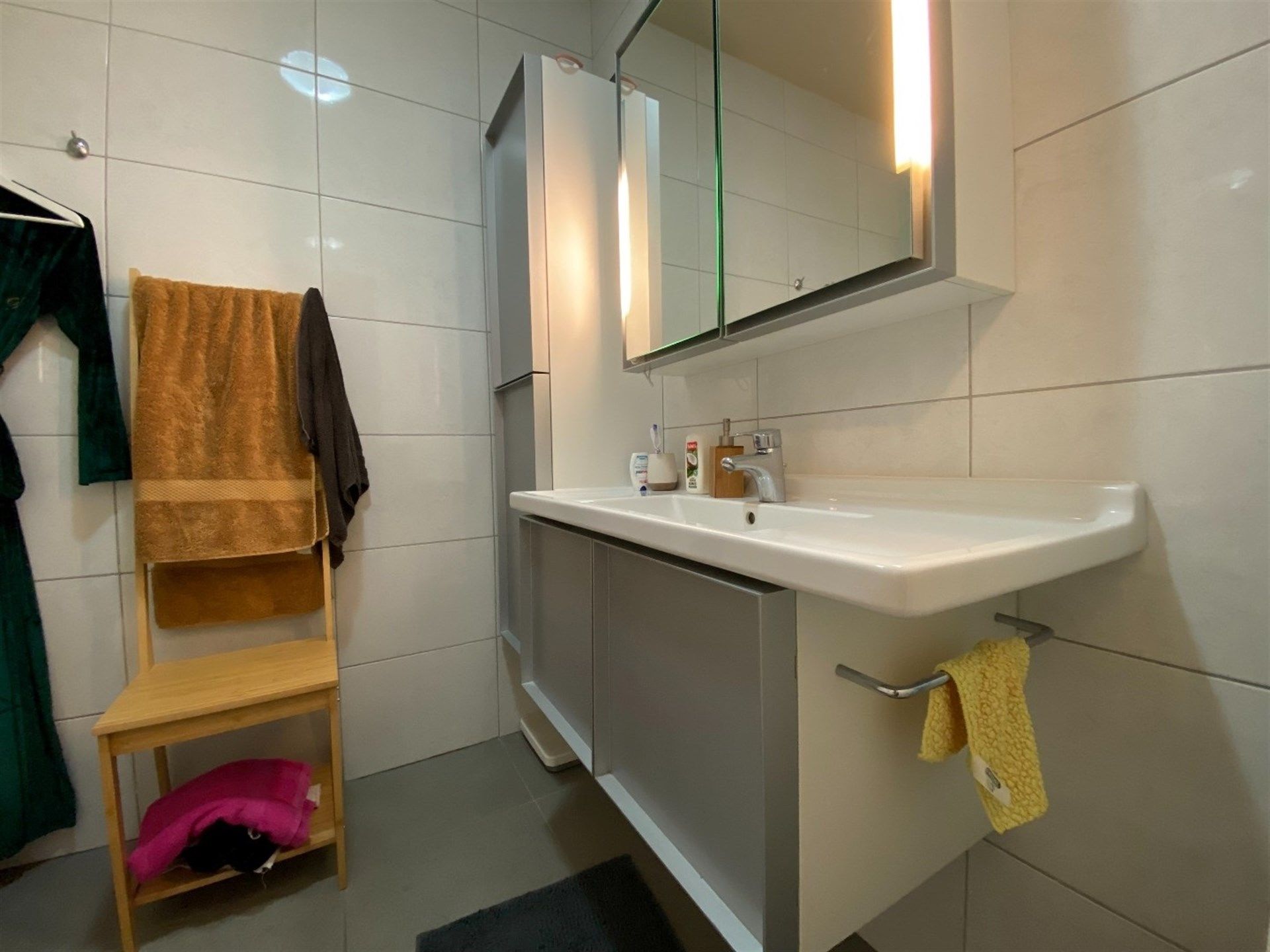 Rustig gelegen ruim gelijkvloers appartement in afgesloten privé domein . foto 14