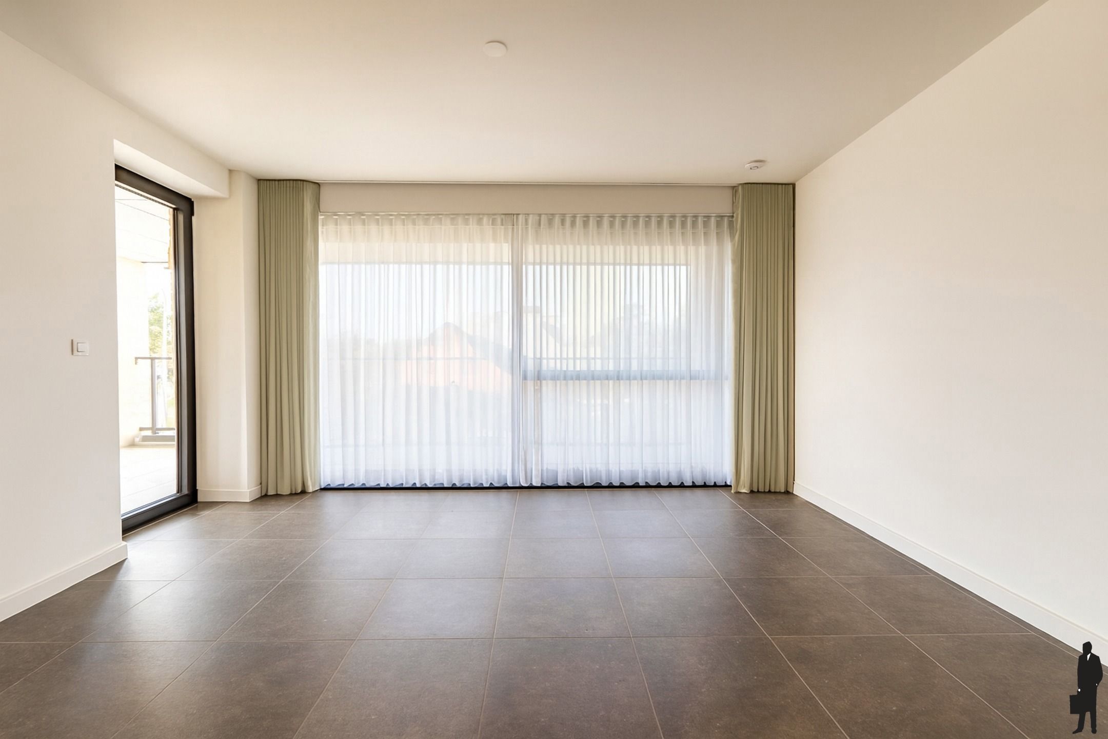 Centraal gelegen, recent appartement van 100m² met 2 slpks foto 3