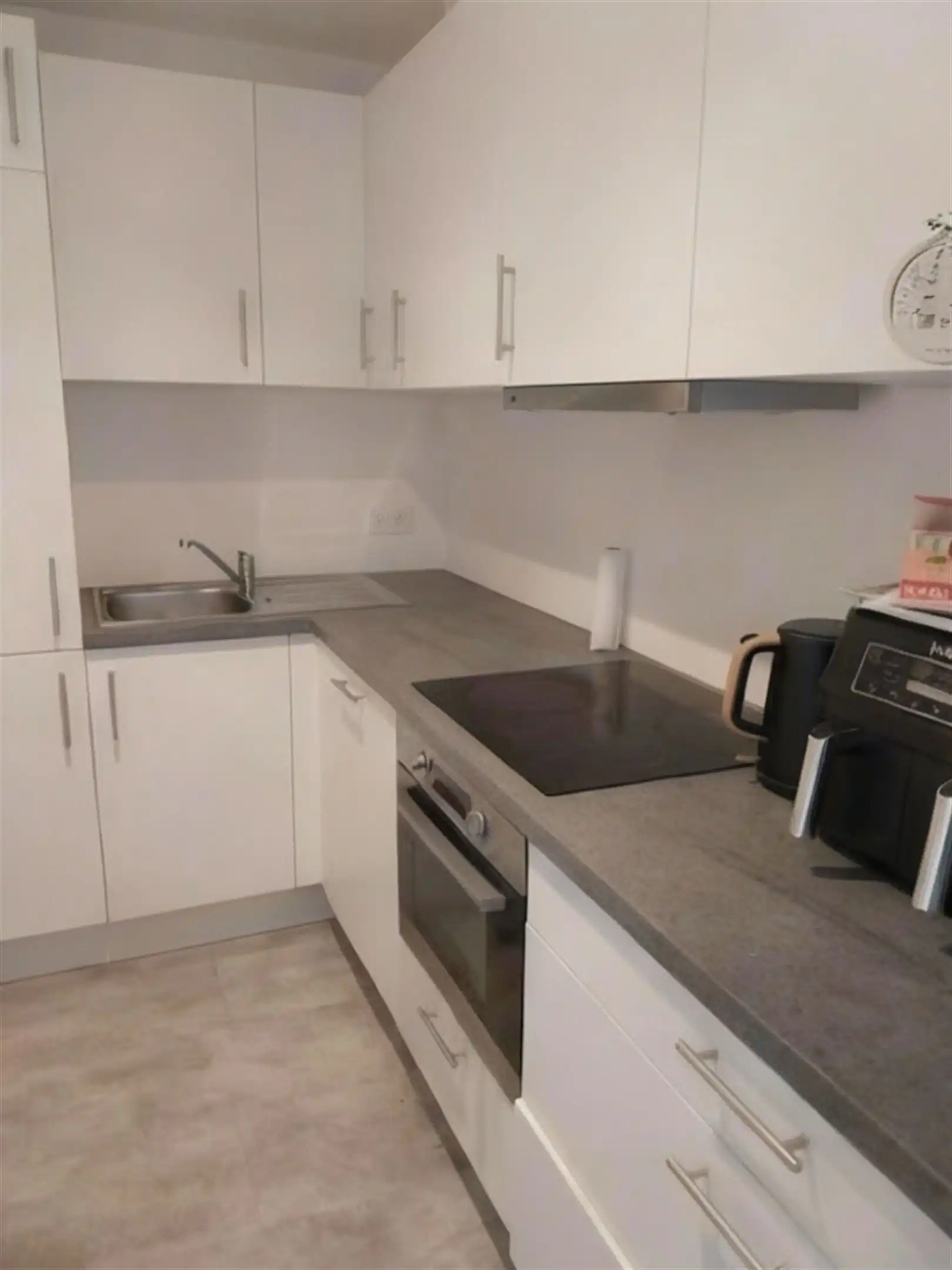 TE HUUR: Gerenoveerd appartement met 1 slaapkamer én autostaanplaats in Hasselt! foto 2