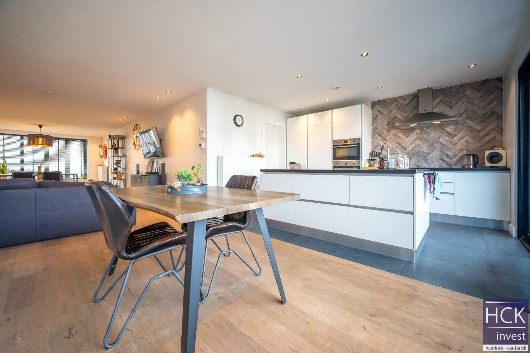 WAREGEM - Instapklare woning met 4 SLPK, mét uitweg én garage! foto 7