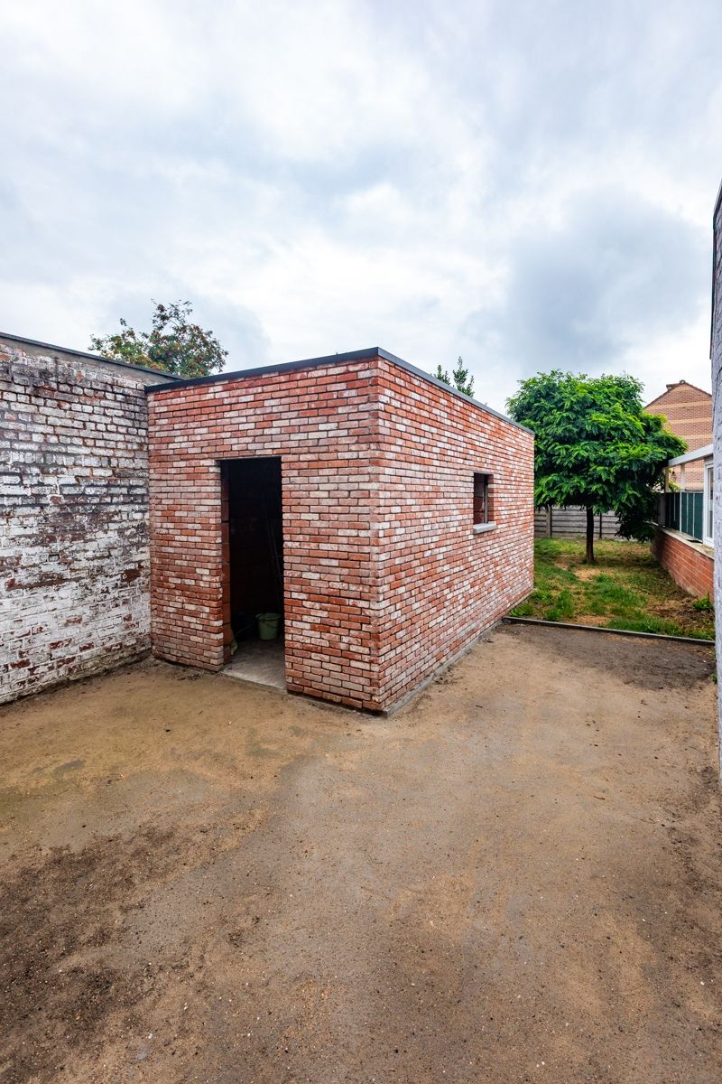 Woning met 2 slaapkamers, tuin, garage en garage- uitweg achteraan (extra parkeerplaats). Energielabel D (bijna C) foto 9