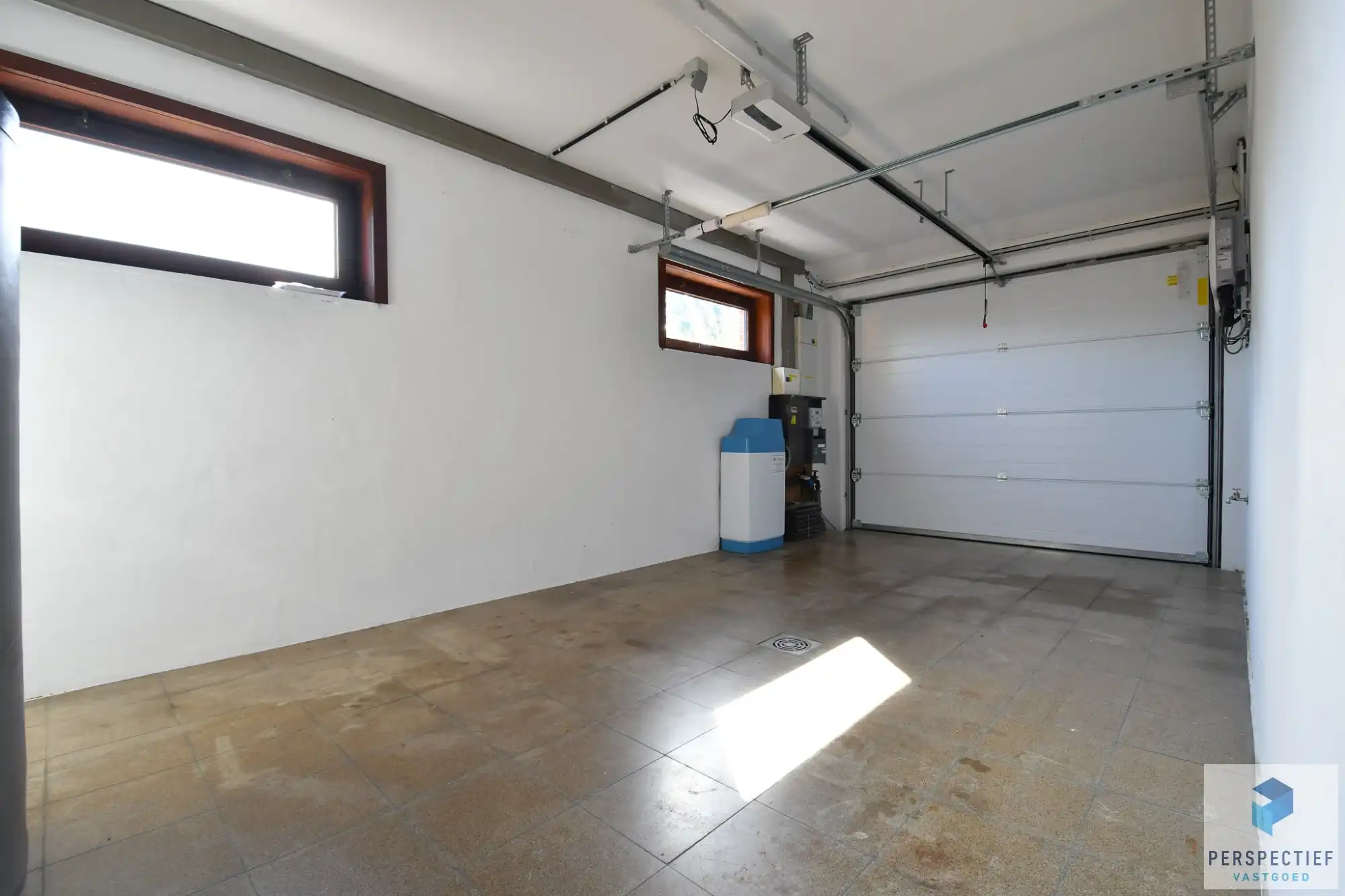 Rustig gelegen gezinswoning met garage en tuin met zwembad foto 7