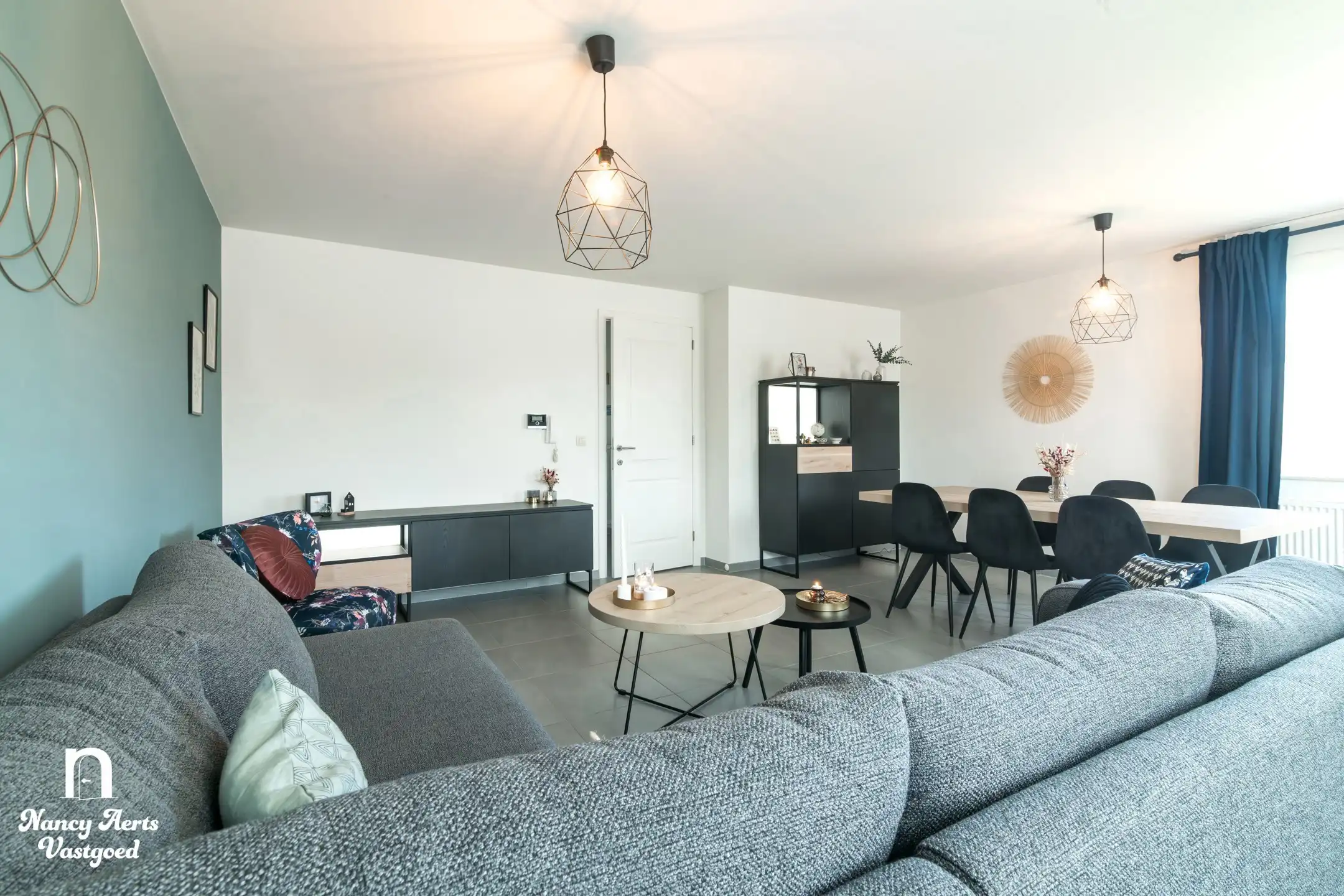 Instapklaar duplex-appartement met terras en 2 parkings foto 7