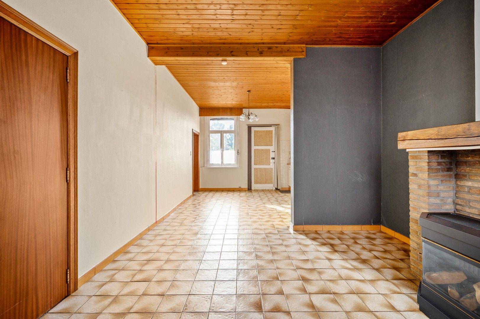 Te renoveren charmante woning in de dorpskern van Westmeerbeek! foto 8