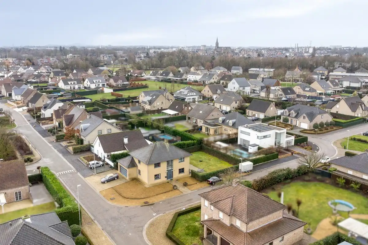 Ruime, vrijstaande woning te koop nabij het centrum van Lanaken. foto 36