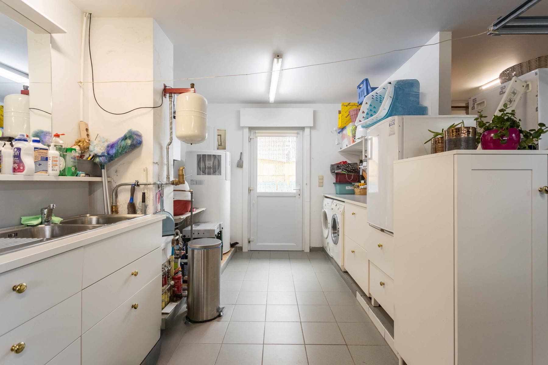 Instapklaar woning met 4 slpk, tuin + dub. garage foto 19