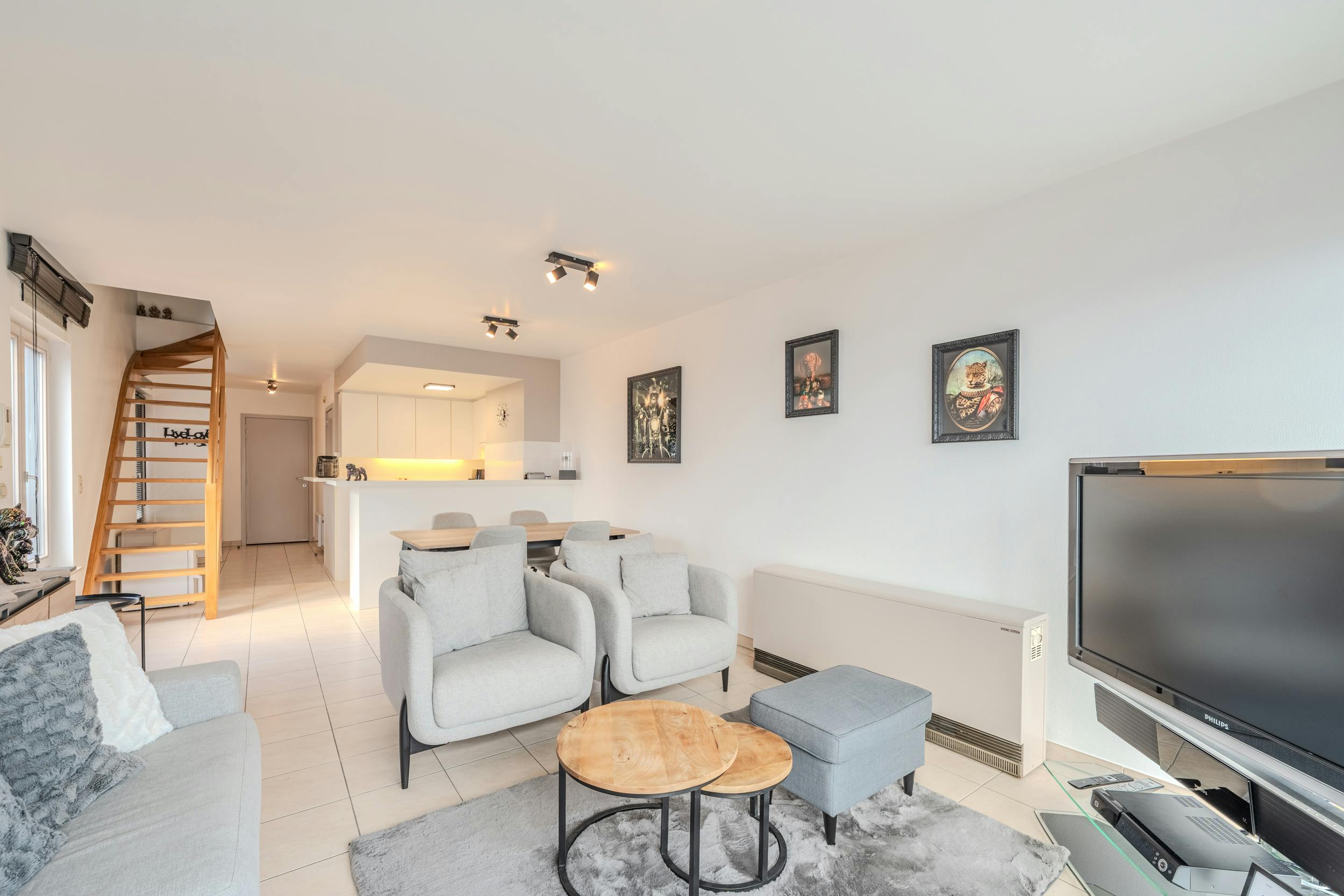 Lichtrijk duplex appartement met twee slaapkamers en groot terras! foto 7