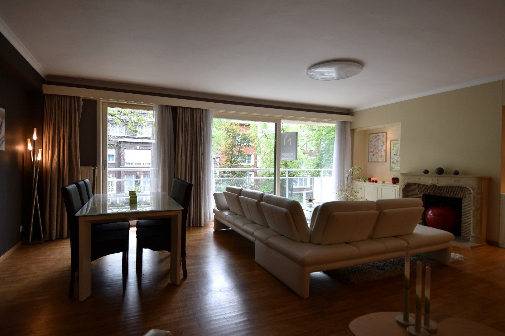Instapklaar appartement met 2 slaapkamers, 2 terrassen en ruime kelderberging te koop centrum-Kortrijk foto 5