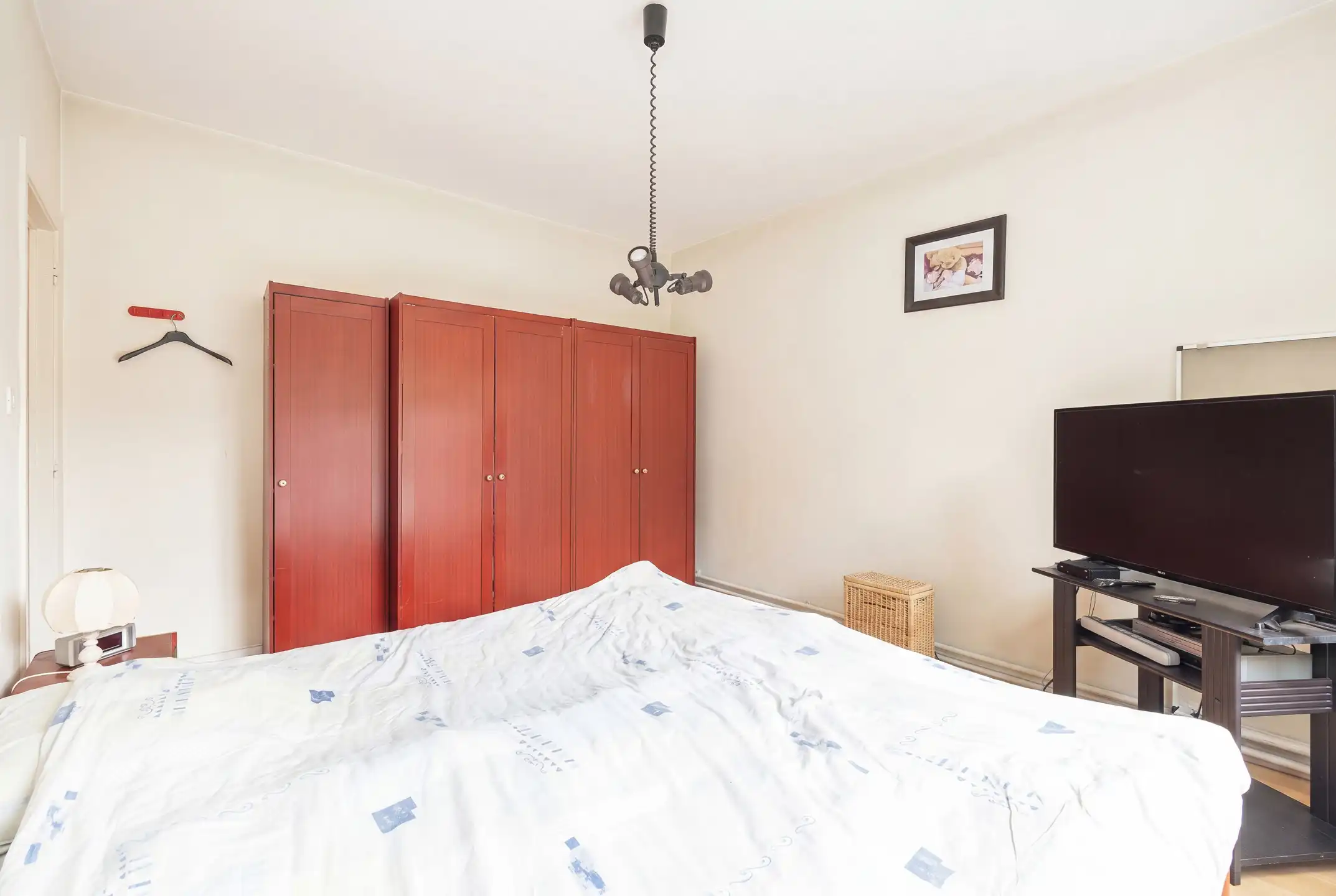 Rustig gelegen huis met drie gevels, tuin en garage foto 23